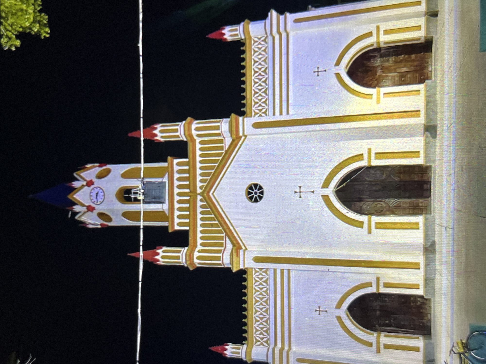 A night around Tinaquillo: church, park lights, and street scenes