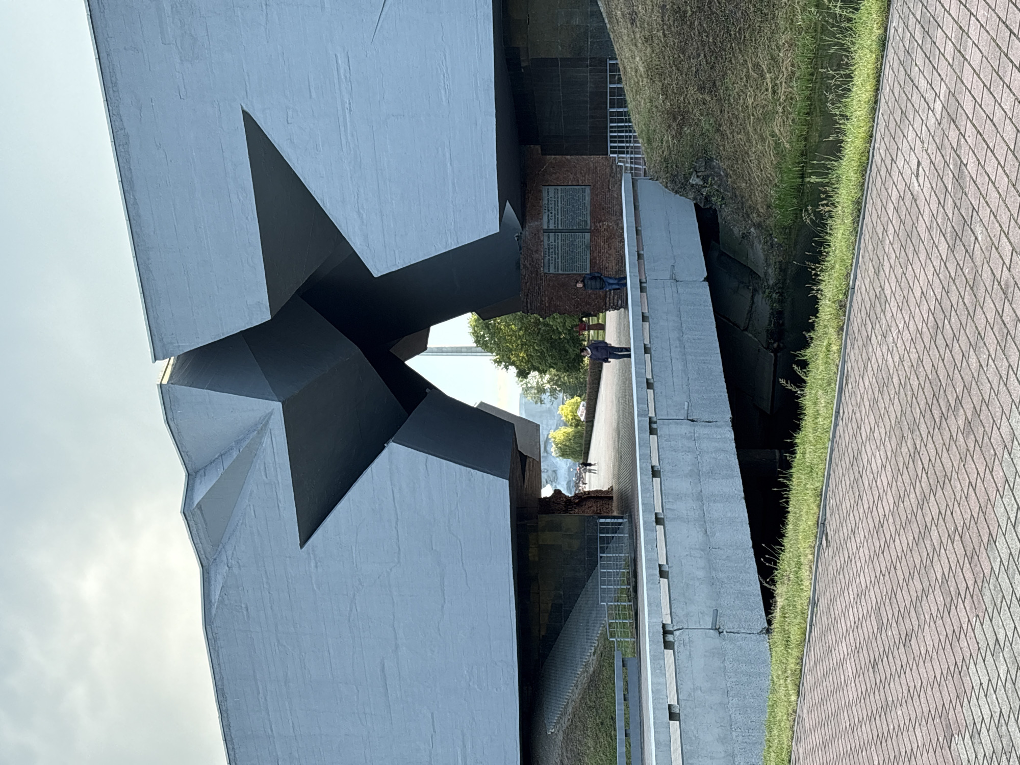 Walking tour of Brest Fortress memorial complex in Belarus