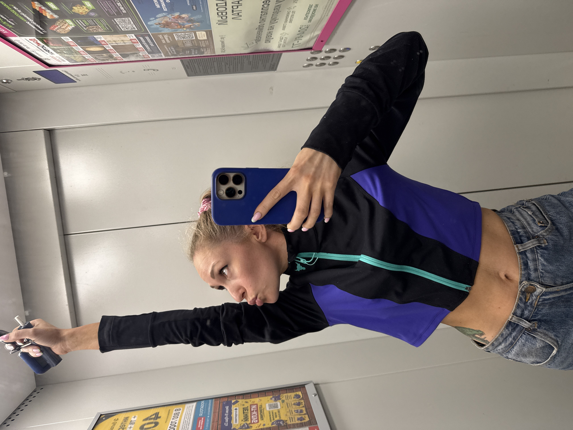 Indoor moments in Perm: elevator selfie and kitchen scene