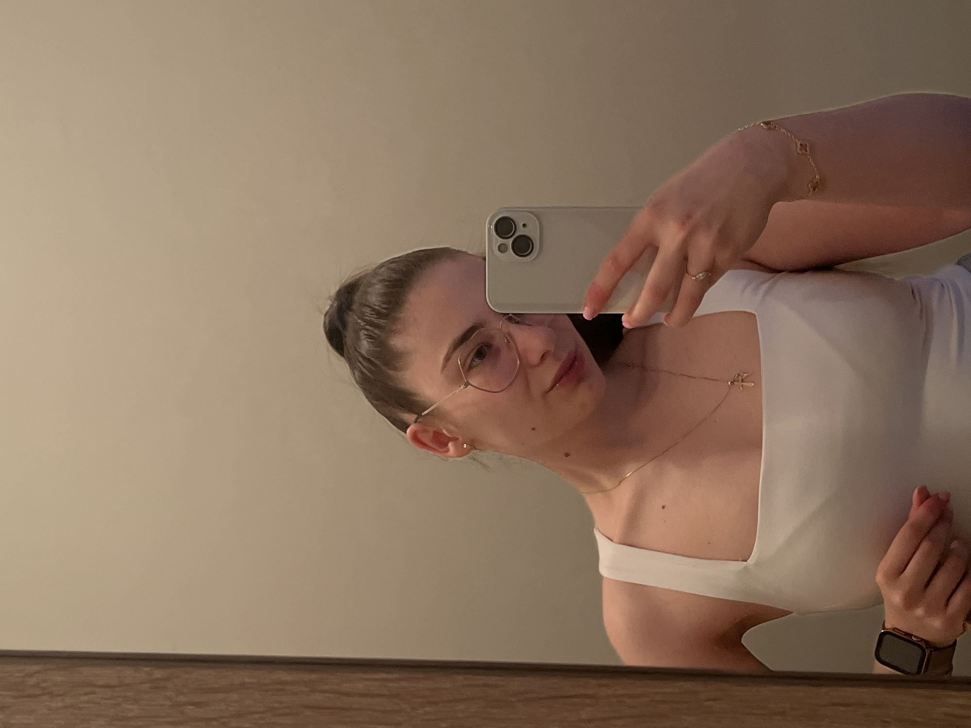 Woman Takes Multiple Mirror Selfies Over 14-Minute Period