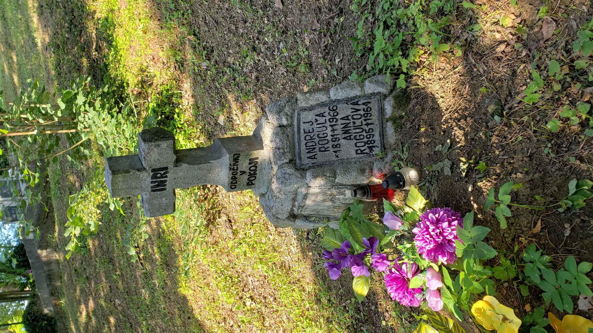 Cemetery visits and everyday close-ups across a Prešov morning