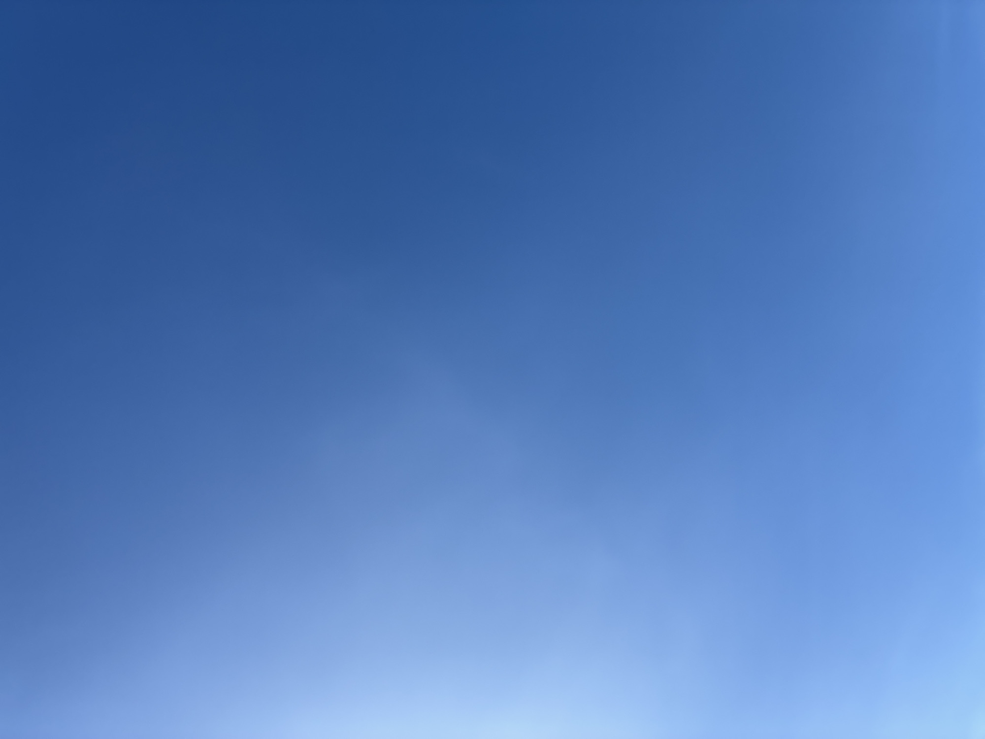 Clear blue skies observed over Uttlesford, UK