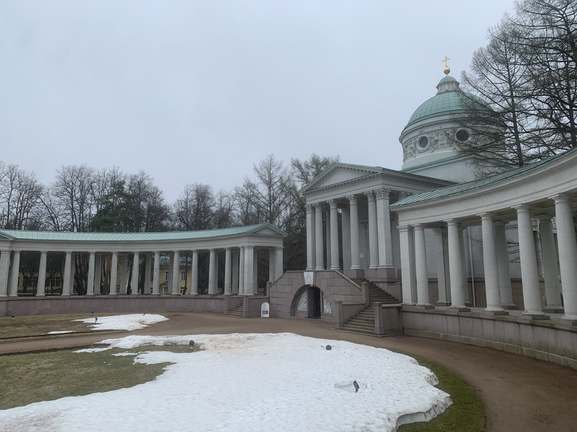 Morning photography session captures Arkhangelskoye Estate's historic architecture