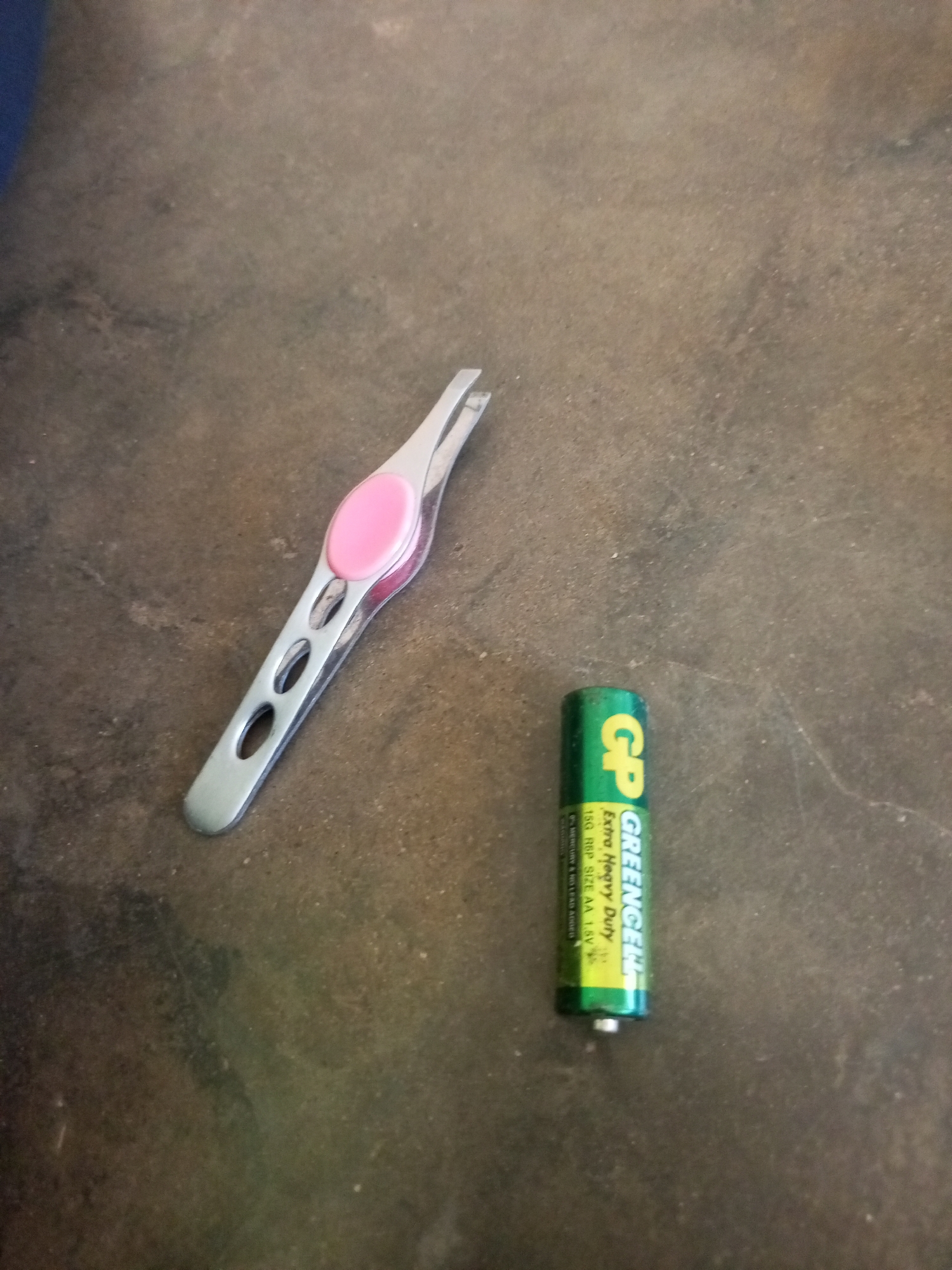 Scattered objects and daily life scenes in La Tagua