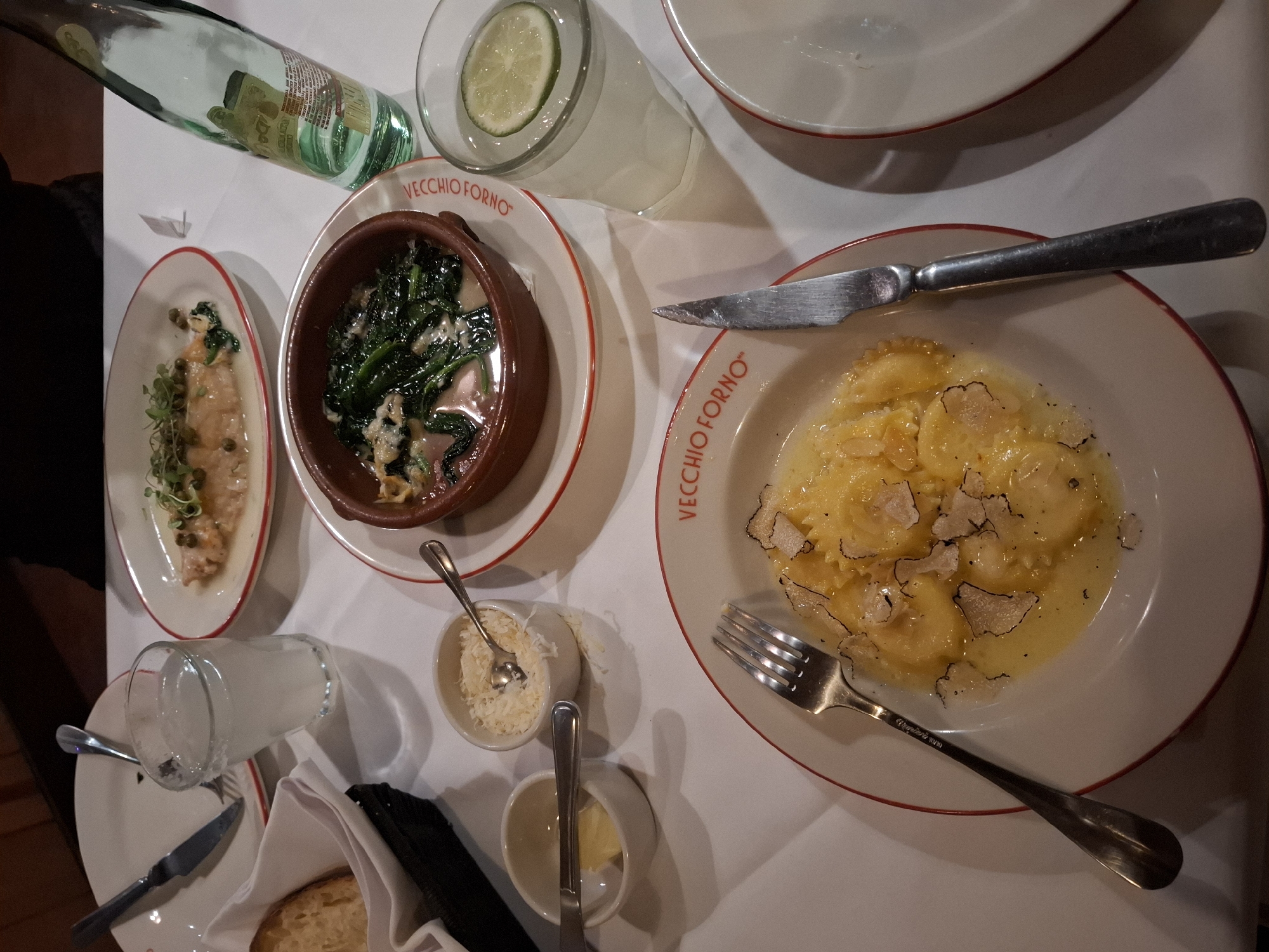 Early morning dining documented at Mexico City restaurant