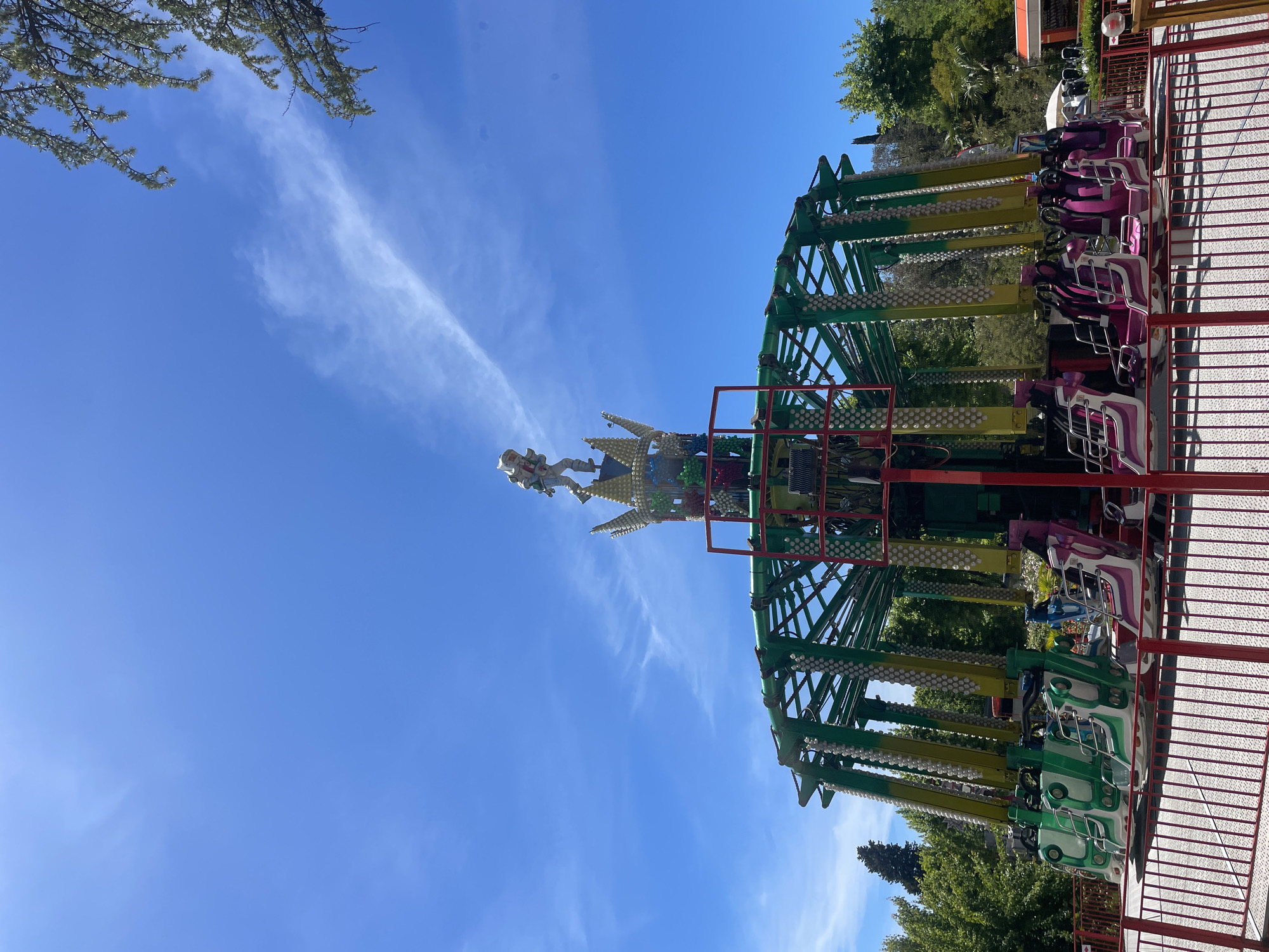 Tourist documents craft fair and attractions in Sochi park