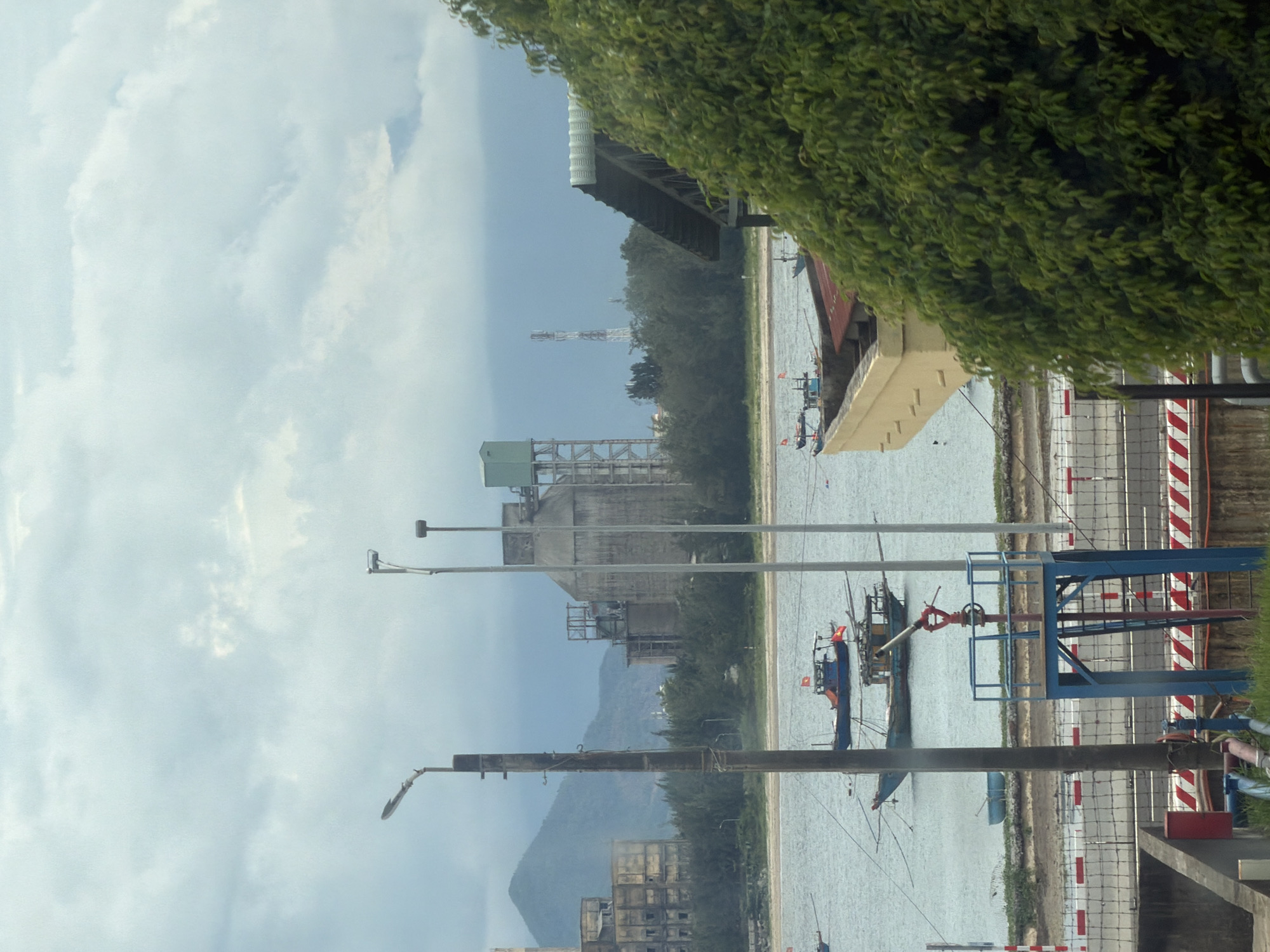 Đà Nẵng coastal edge: fishing port meets scrubland
