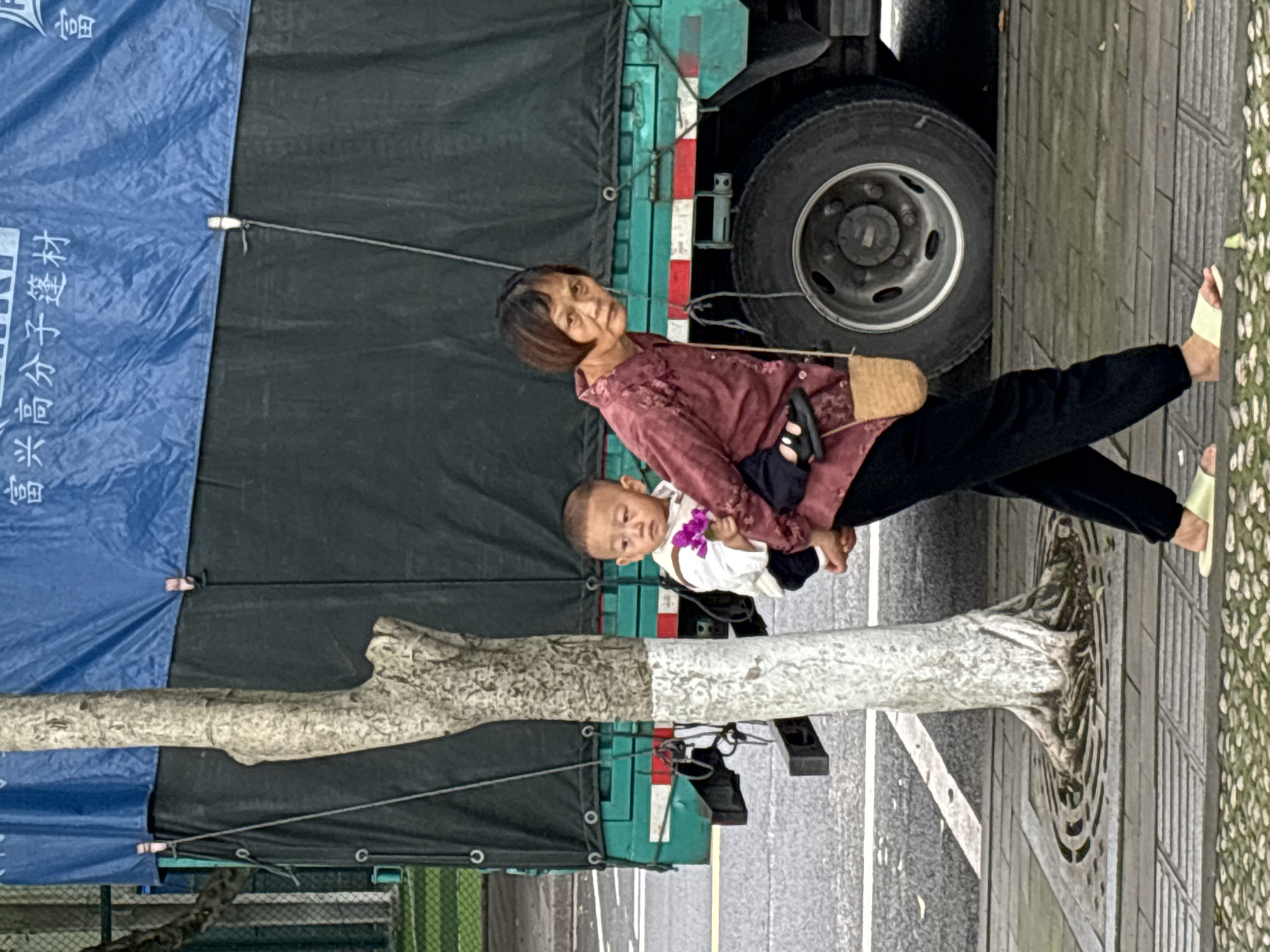 Morning life at Jiangjin waterfront park captures residents exercising