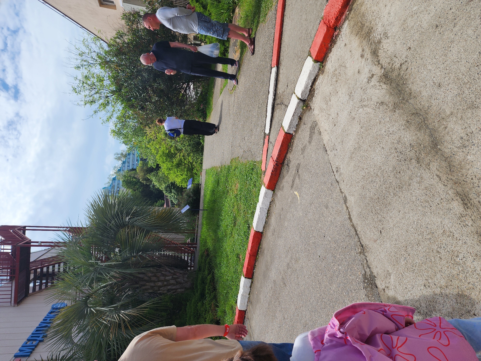 Morning fitness gathering draws dozens to Sochi plaza