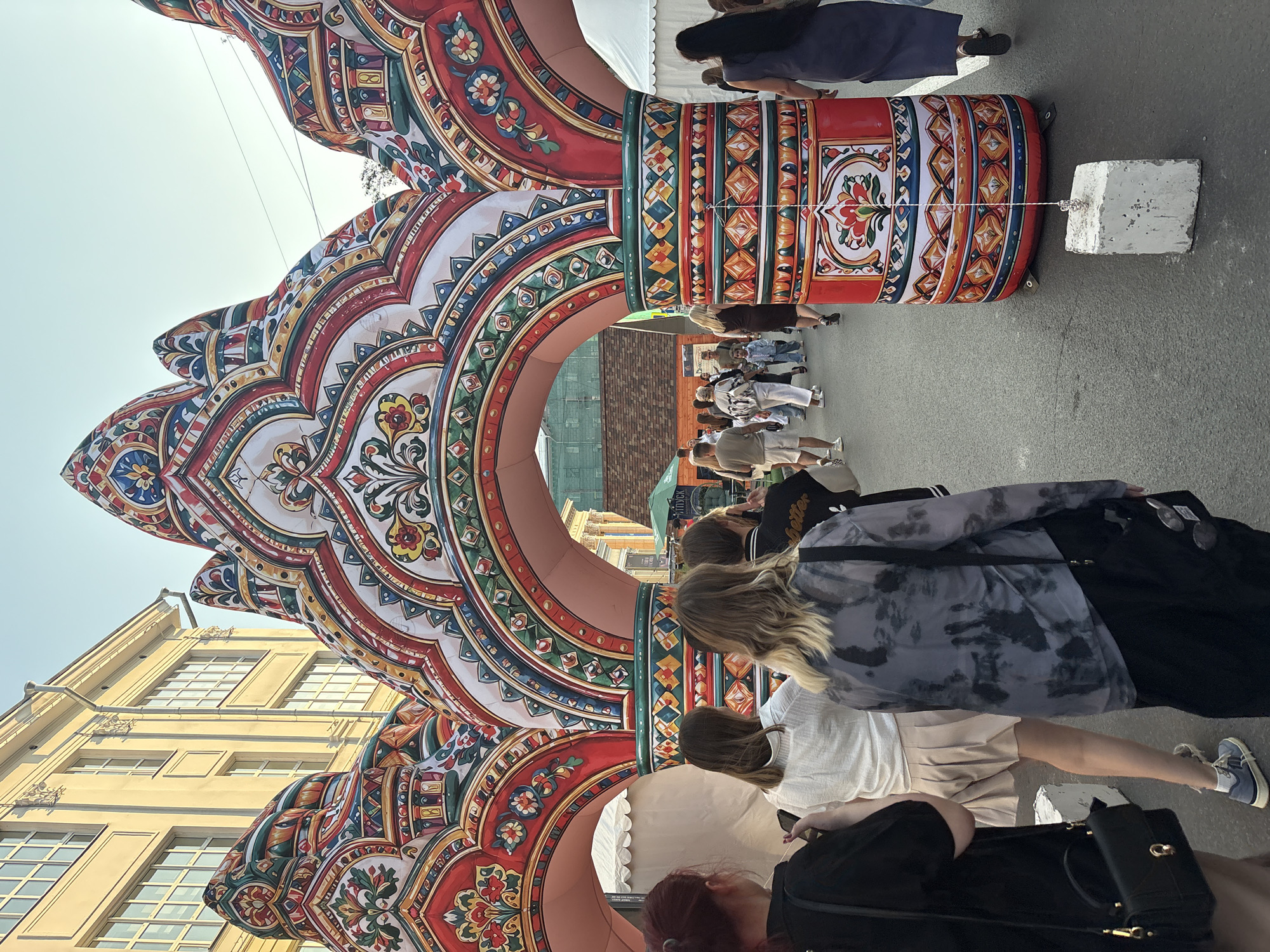 City Day festival brings crowds, street art, and horse-drawn carriages