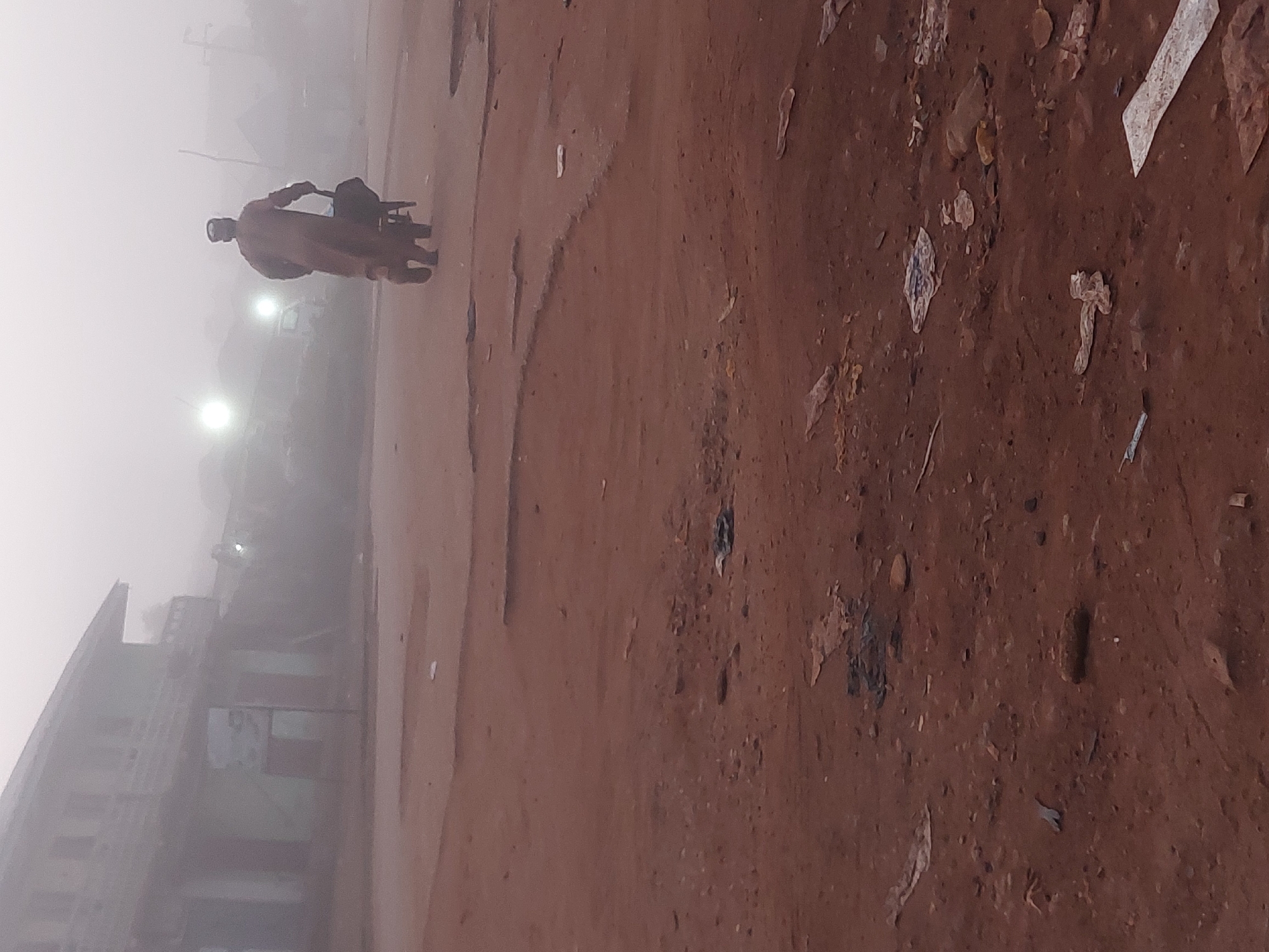 Early morning fog and daily activity observed in Bukuru