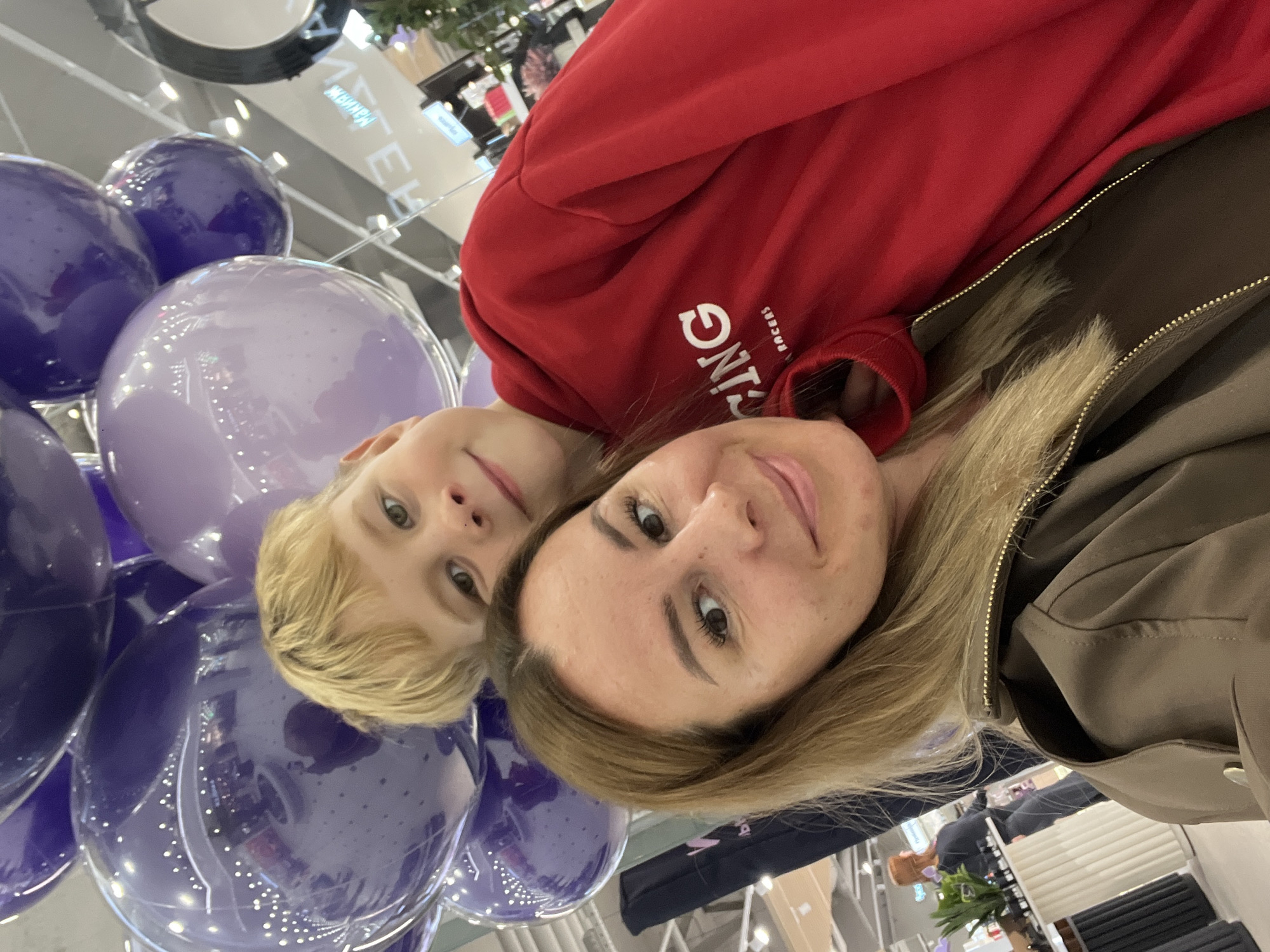 Shopping trip captured in selfies at Yekaterinburg beauty store