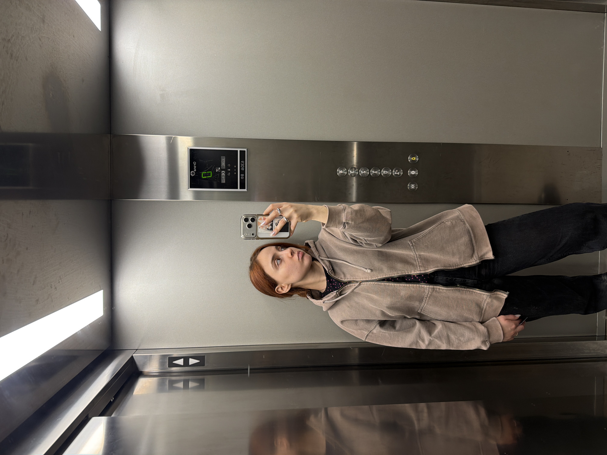 Woman takes elevator selfies in Strasbourg building