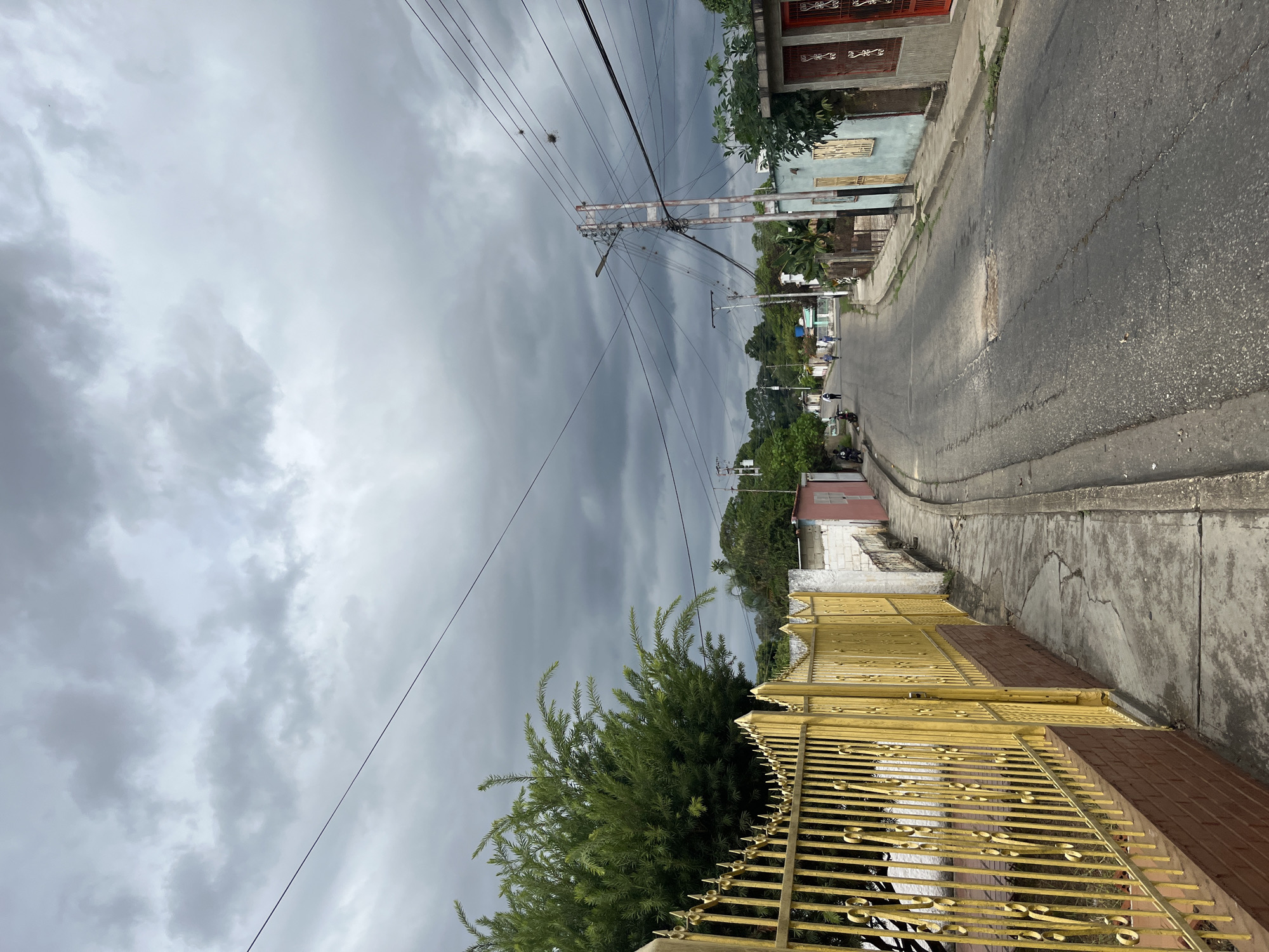 Overcast afternoon street scenes documented in Tinaquillo, Venezuela