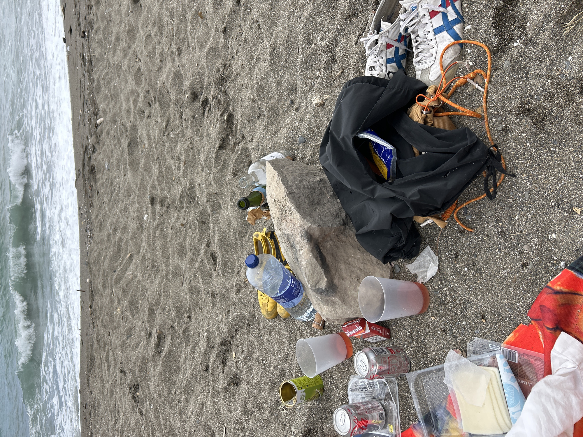 Beach litter and portraits documented in Málaga coastal area