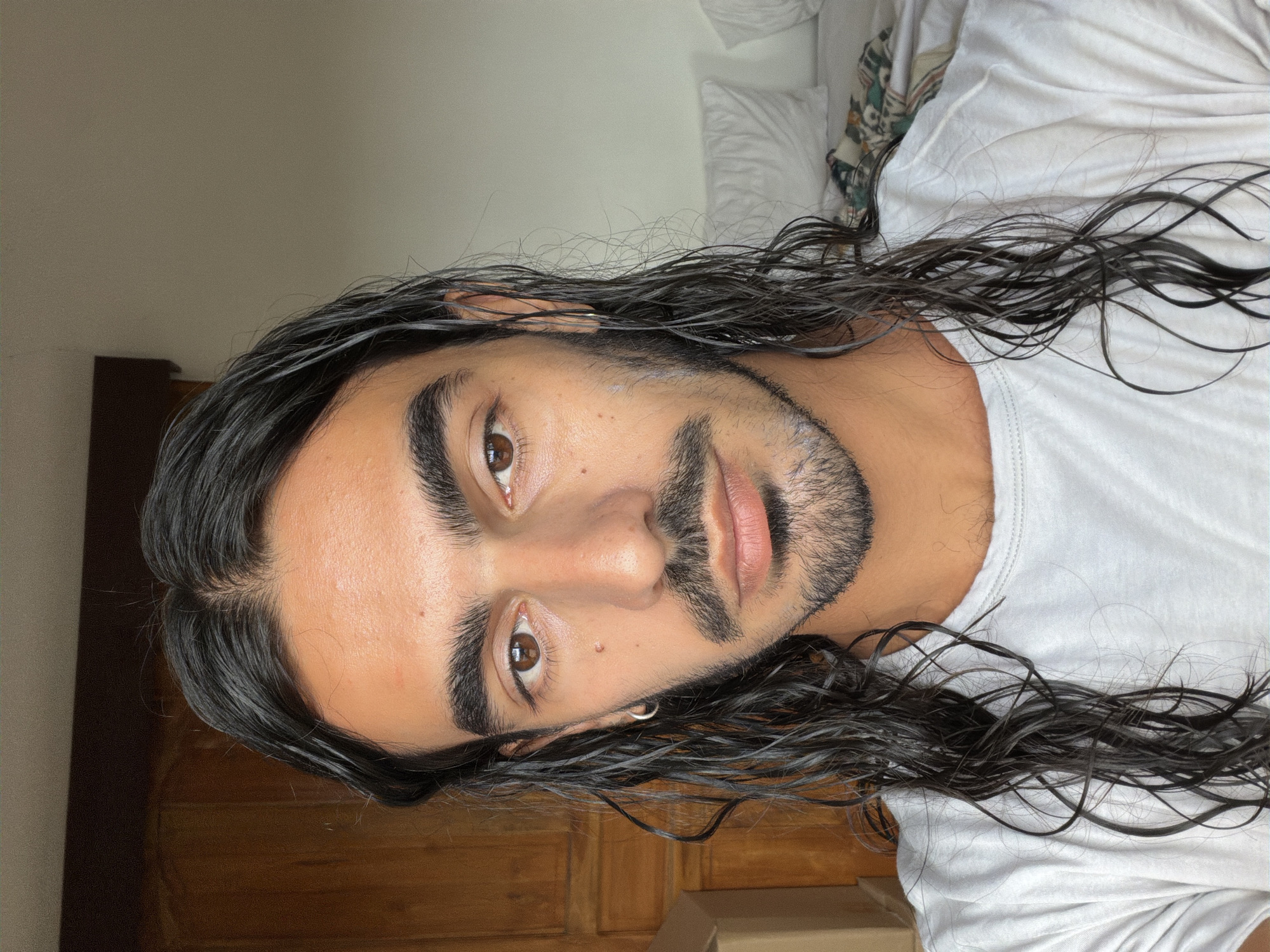 Man documents late-night mirror selfies in North Kuta bedroom