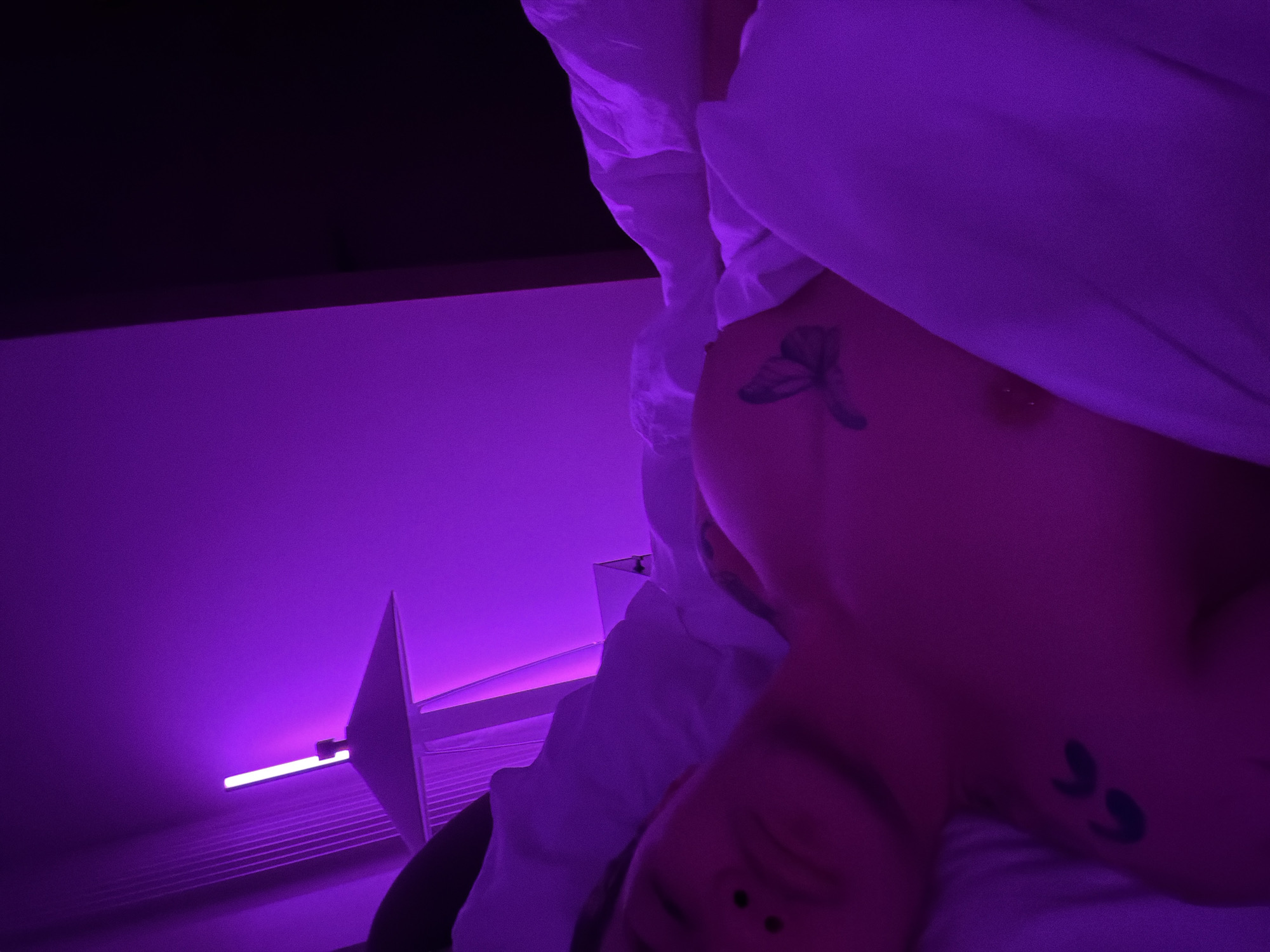 Purple-lit interior space documented by witnesses in Moscow