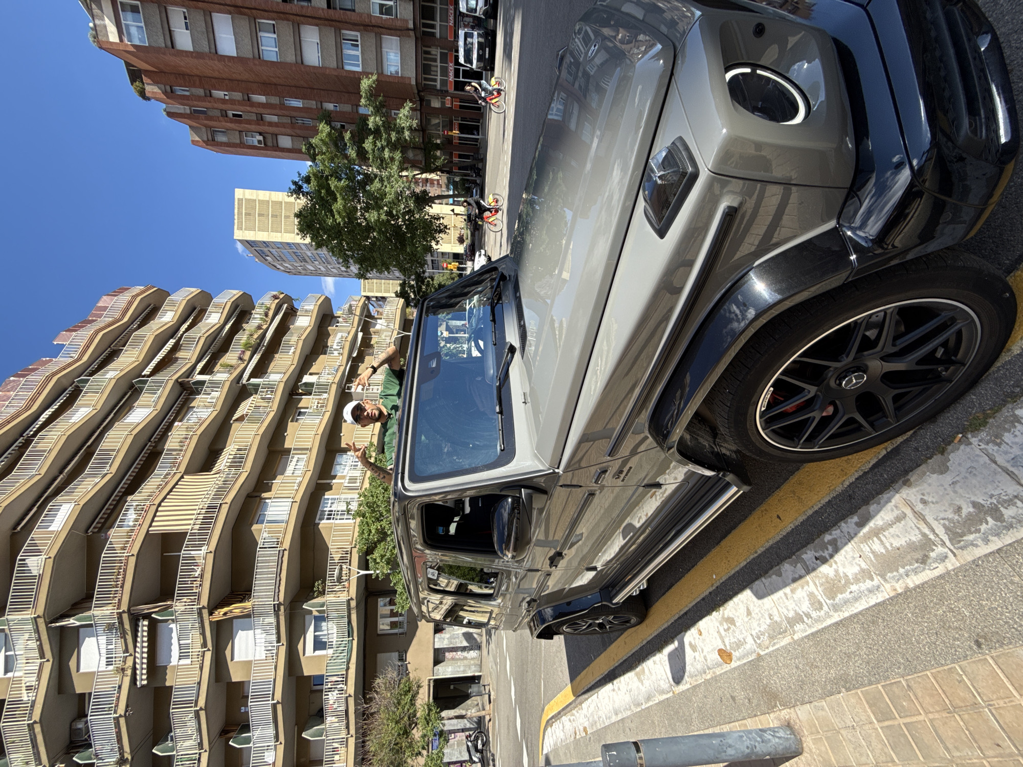 Everyday street scenes and gatherings captured across Barcelona