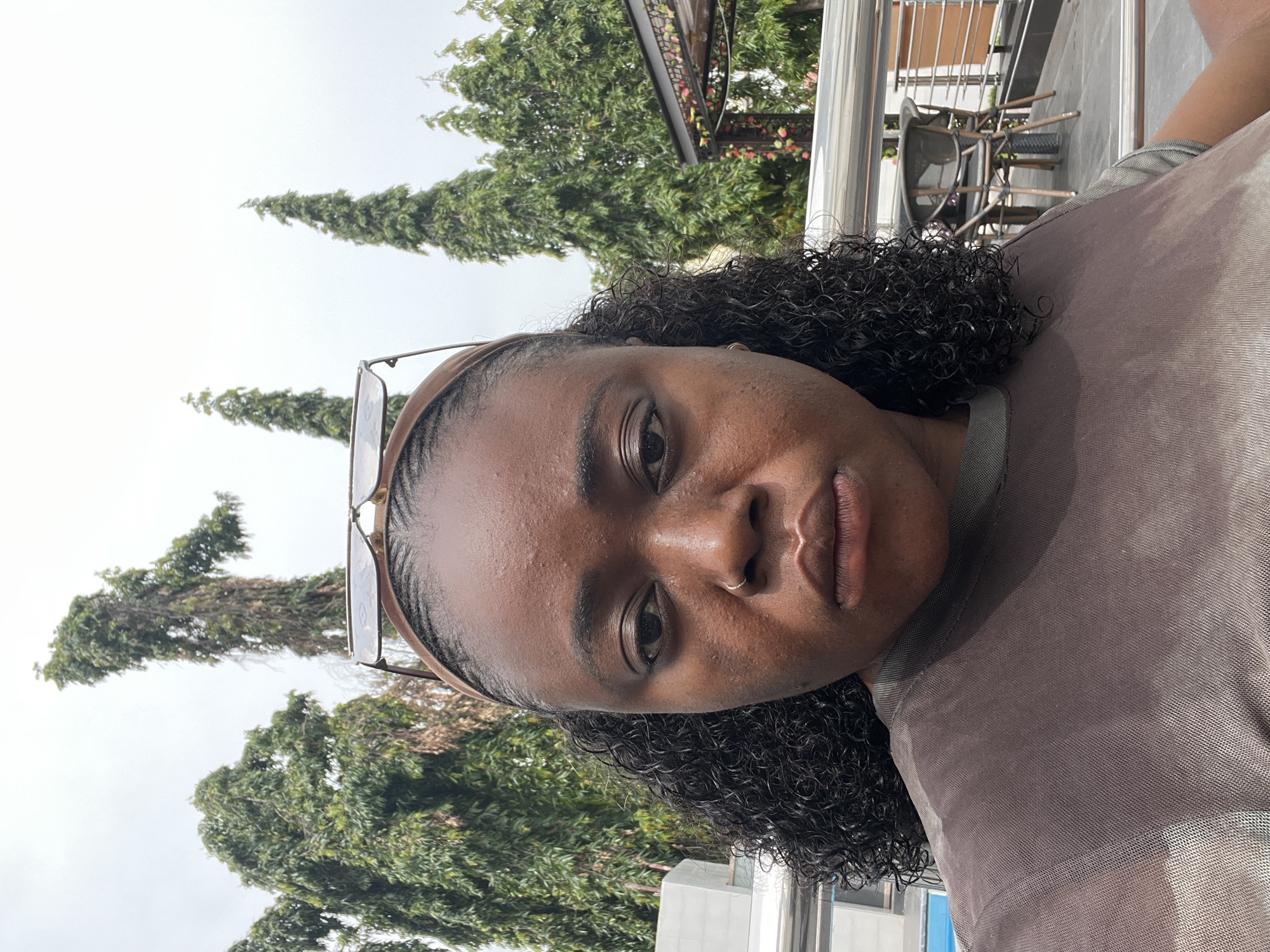 Woman documents hotel visit with selfies in Abuja