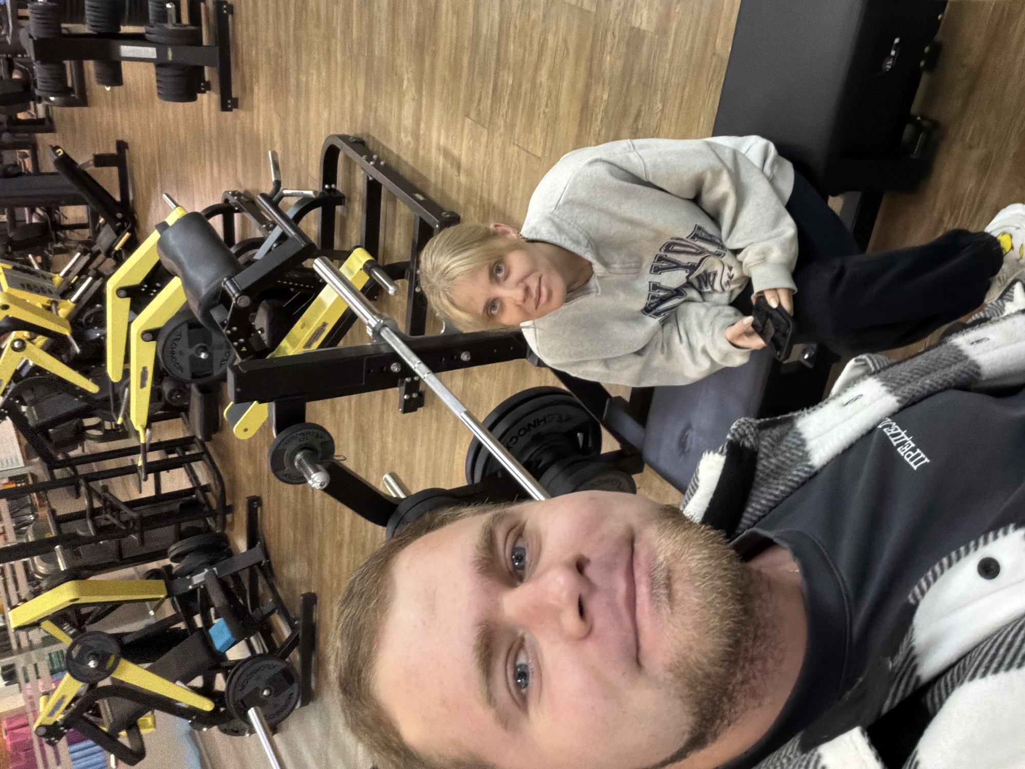 Late-night gym selfie captured in Chaikovsky, Russia