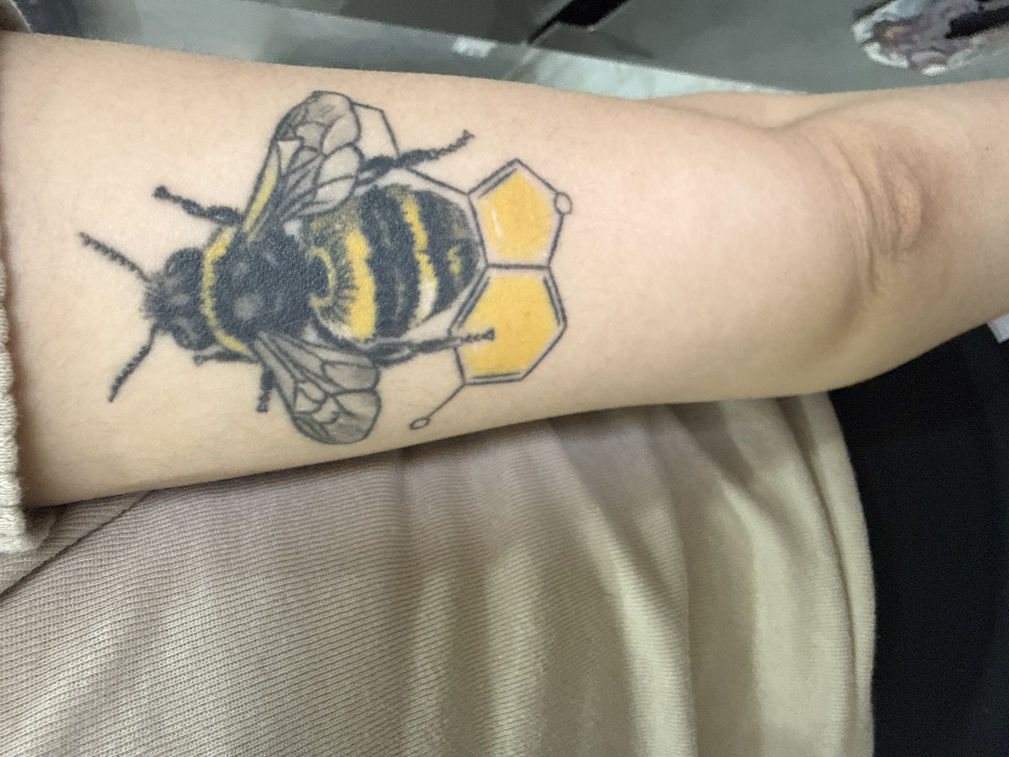 Detailed bumblebee tattoo spotted on arm in Strazhitsa, Bulgaria