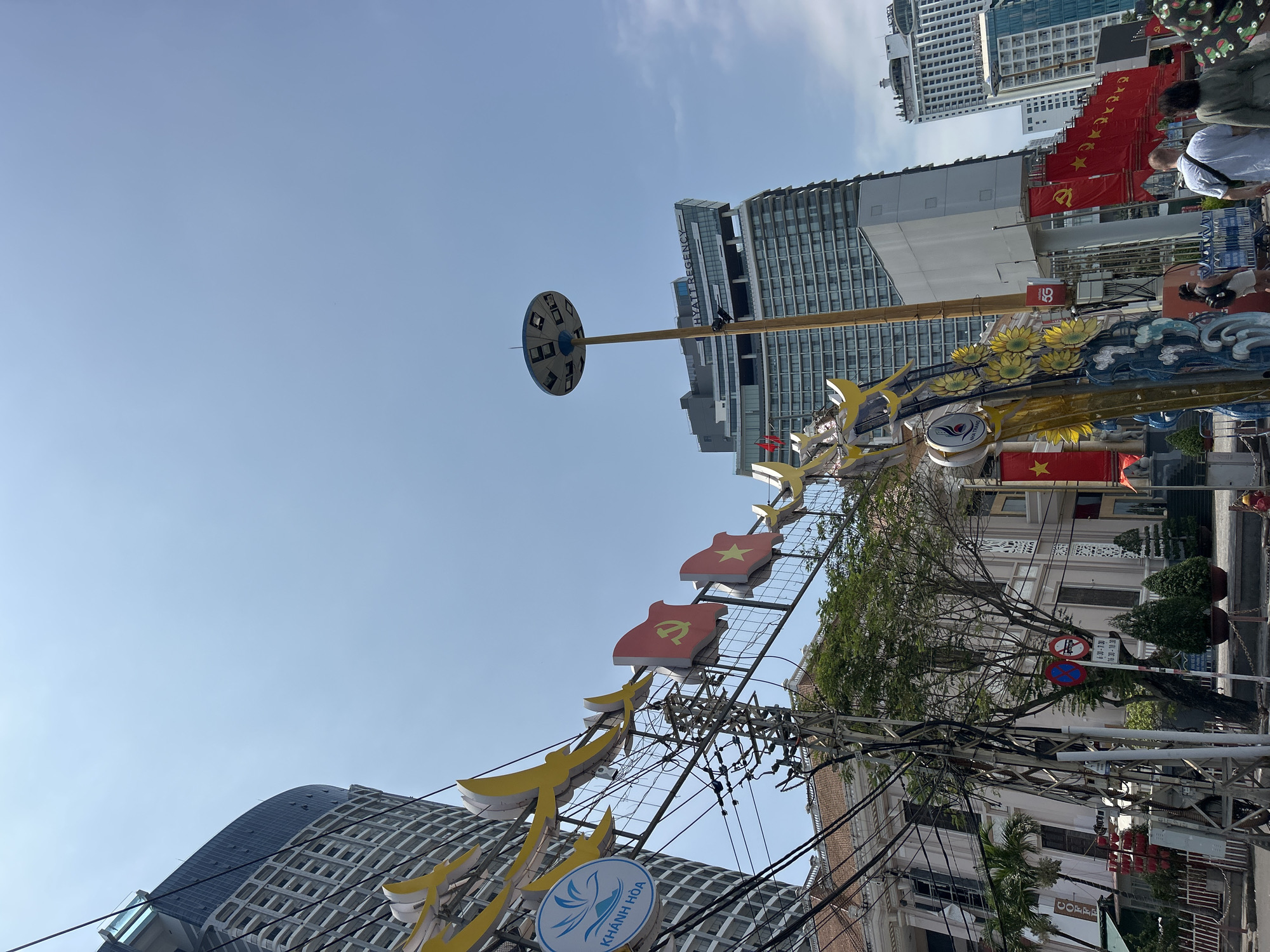 Morning street scenes capture festive decorations in Nha Trang