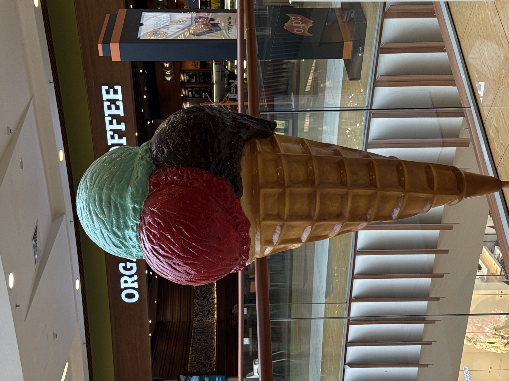 Giant ice cream sculpture spotted in Rusanovo mall