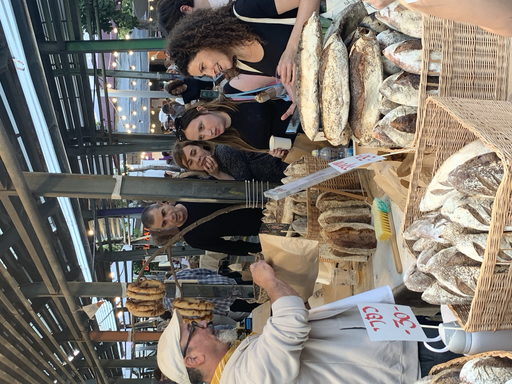 Bustling outdoor market draws crowds in Tel Aviv