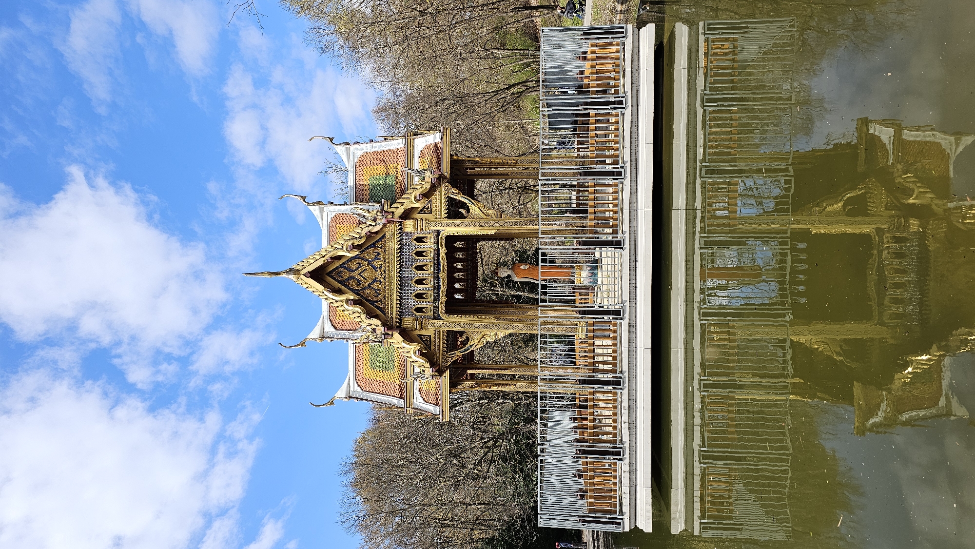 Spring wildlife and cultural sites draw visitors to Munich's Westpark