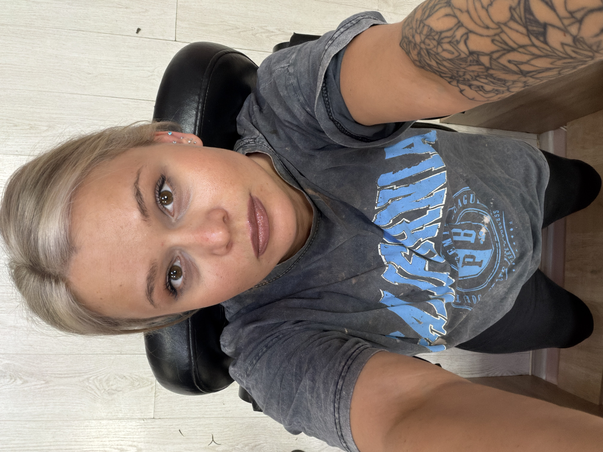 Woman documents salon visit with selfies in Sarapul