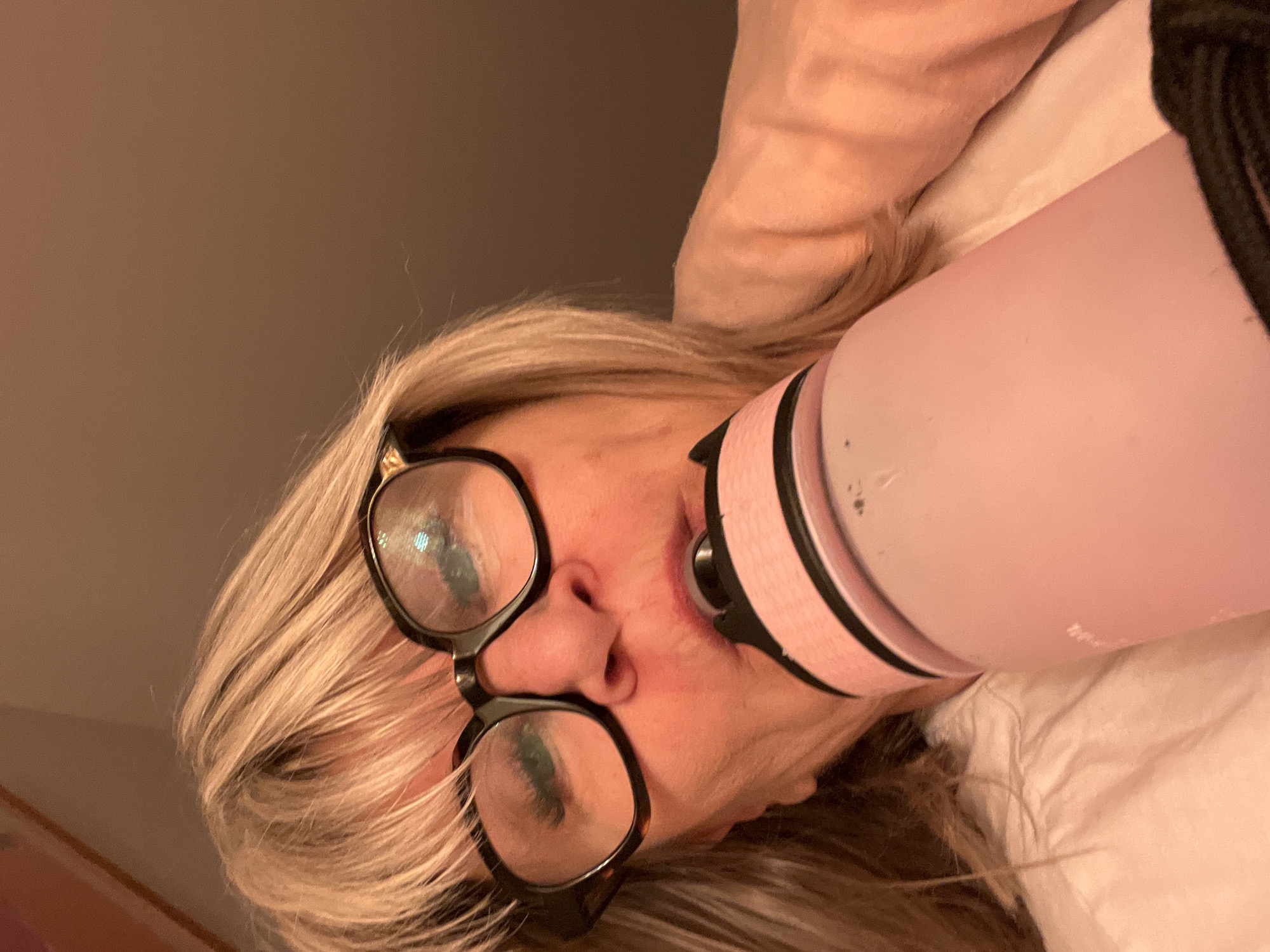 Woman rests with pink water bottle in Chambœuf