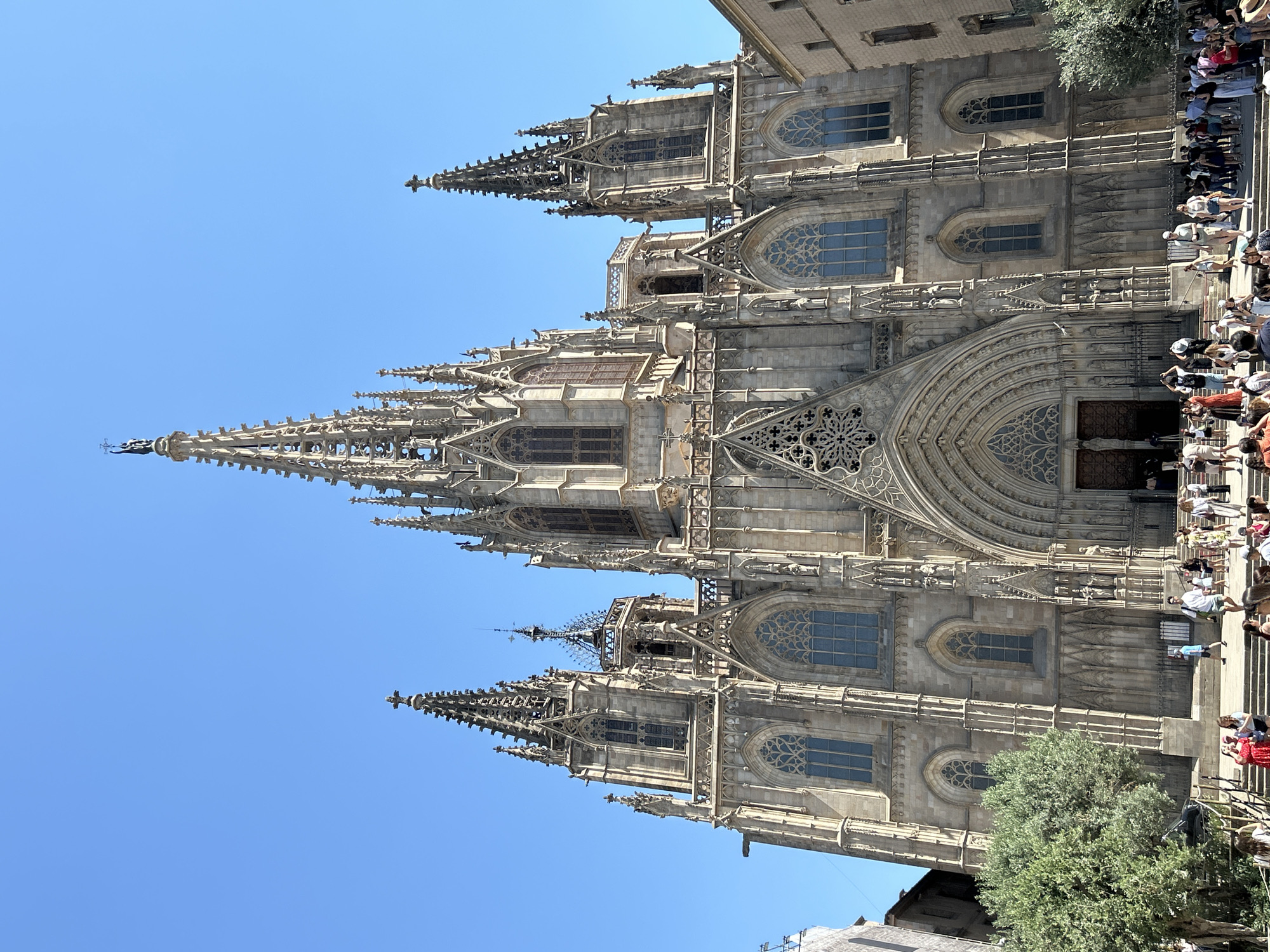 Tourist documents afternoon walk through Barcelona's Gothic Quarter