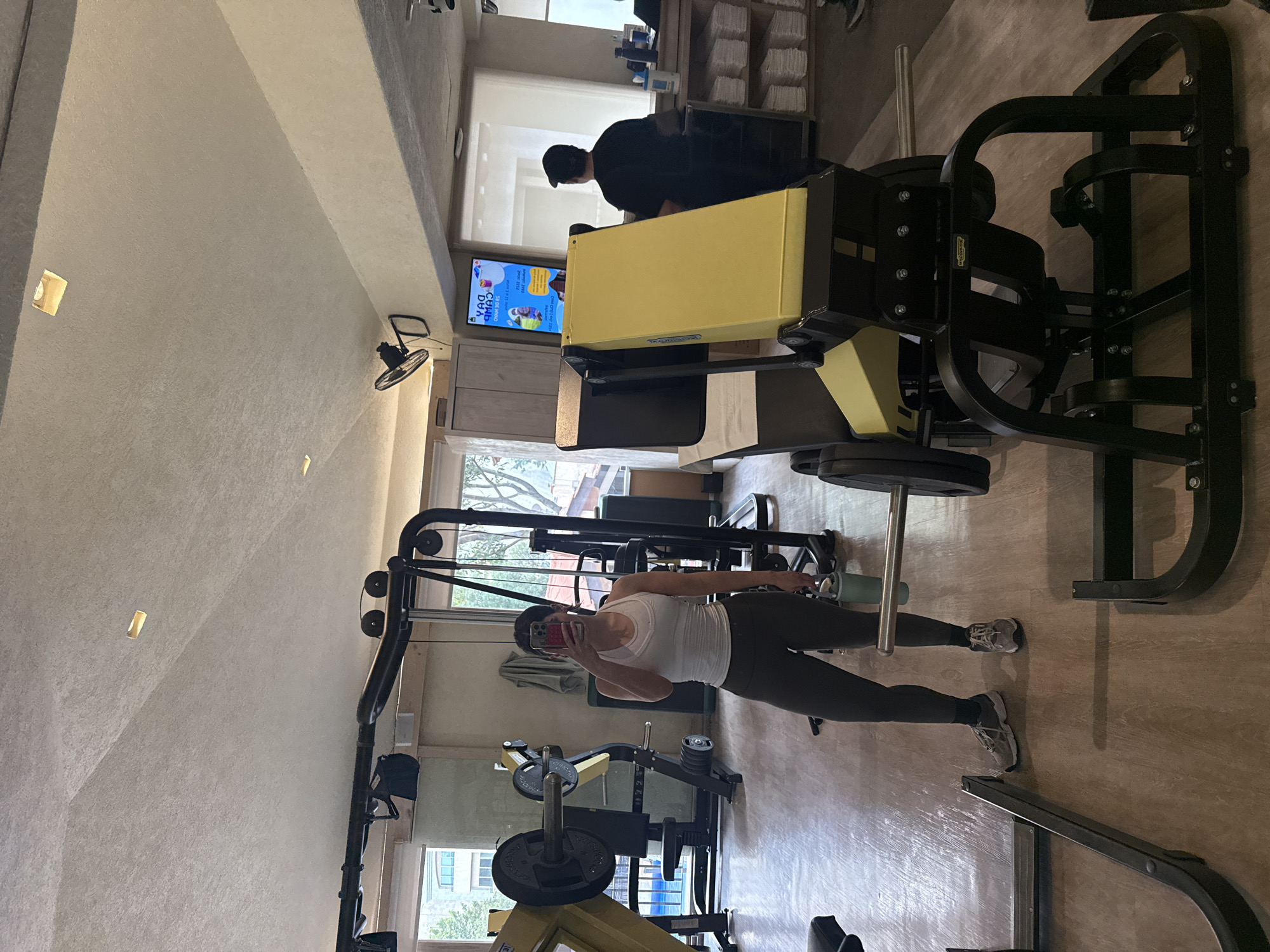 Gym workout and meal documented in Huixquilucan, Mexico