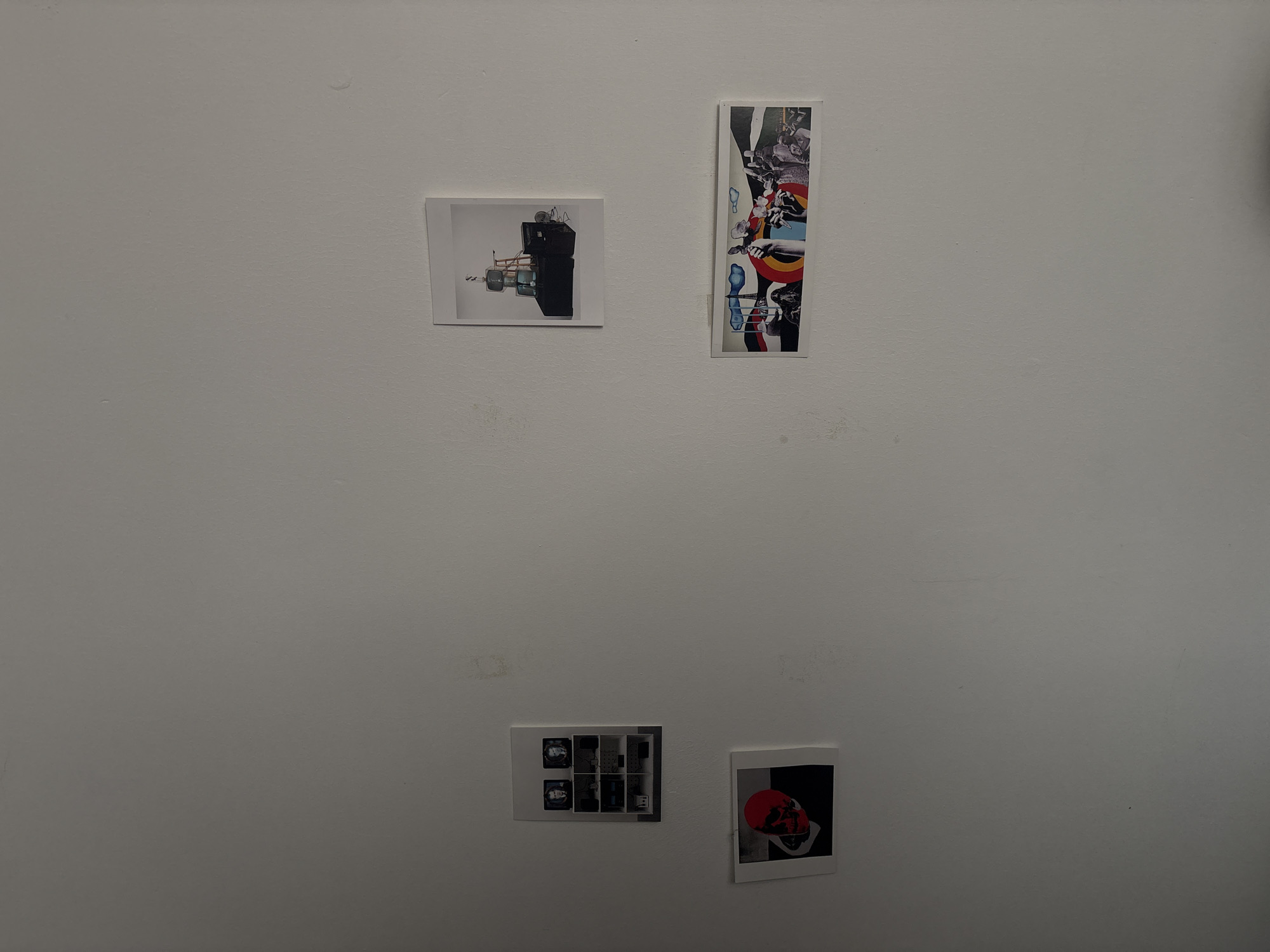 Art display and mirror selfie documented in Mexican town