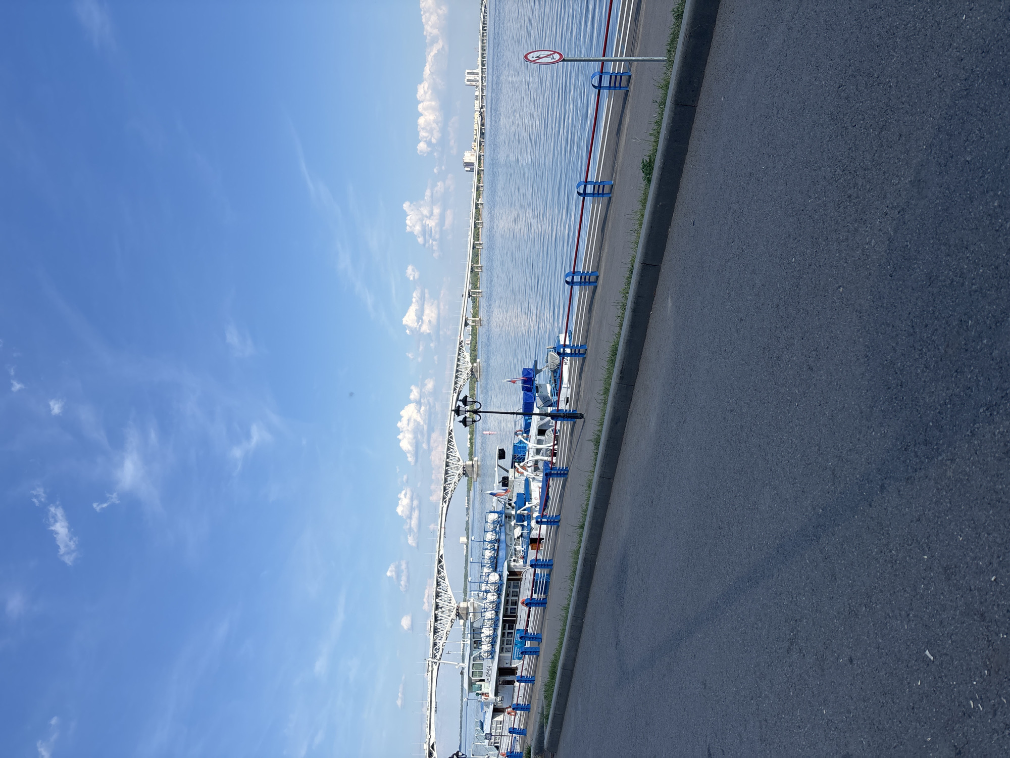 Afternoon riverside scenes documented along Saratov's Volga waterfront