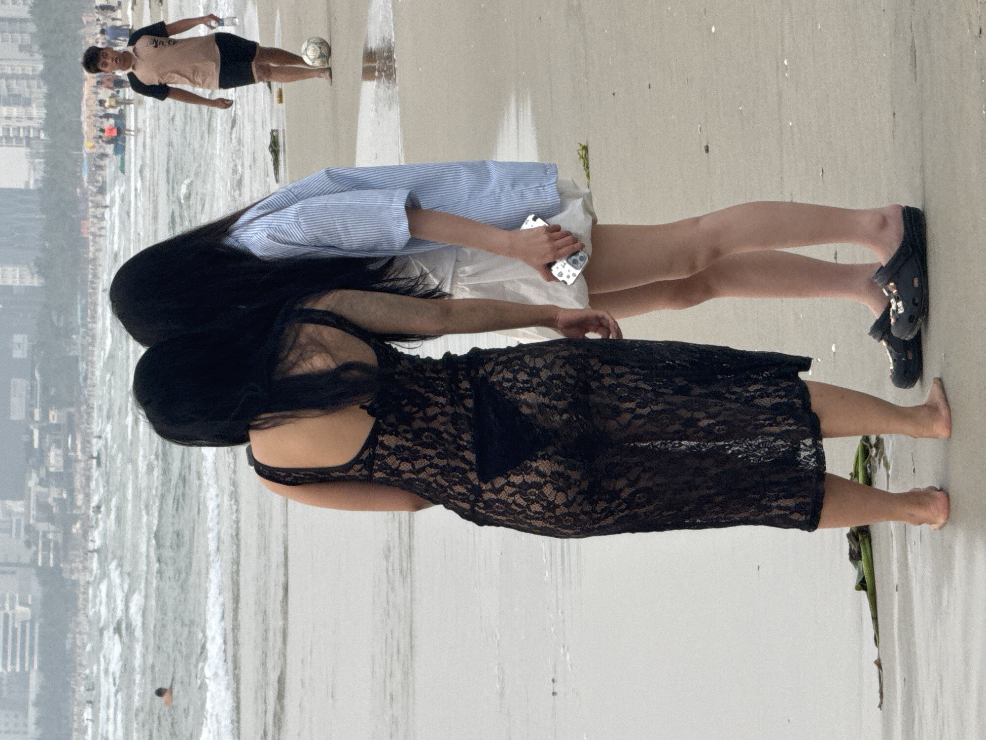 Wedding ceremony, beach activities captured on Đà Nẵng coastline