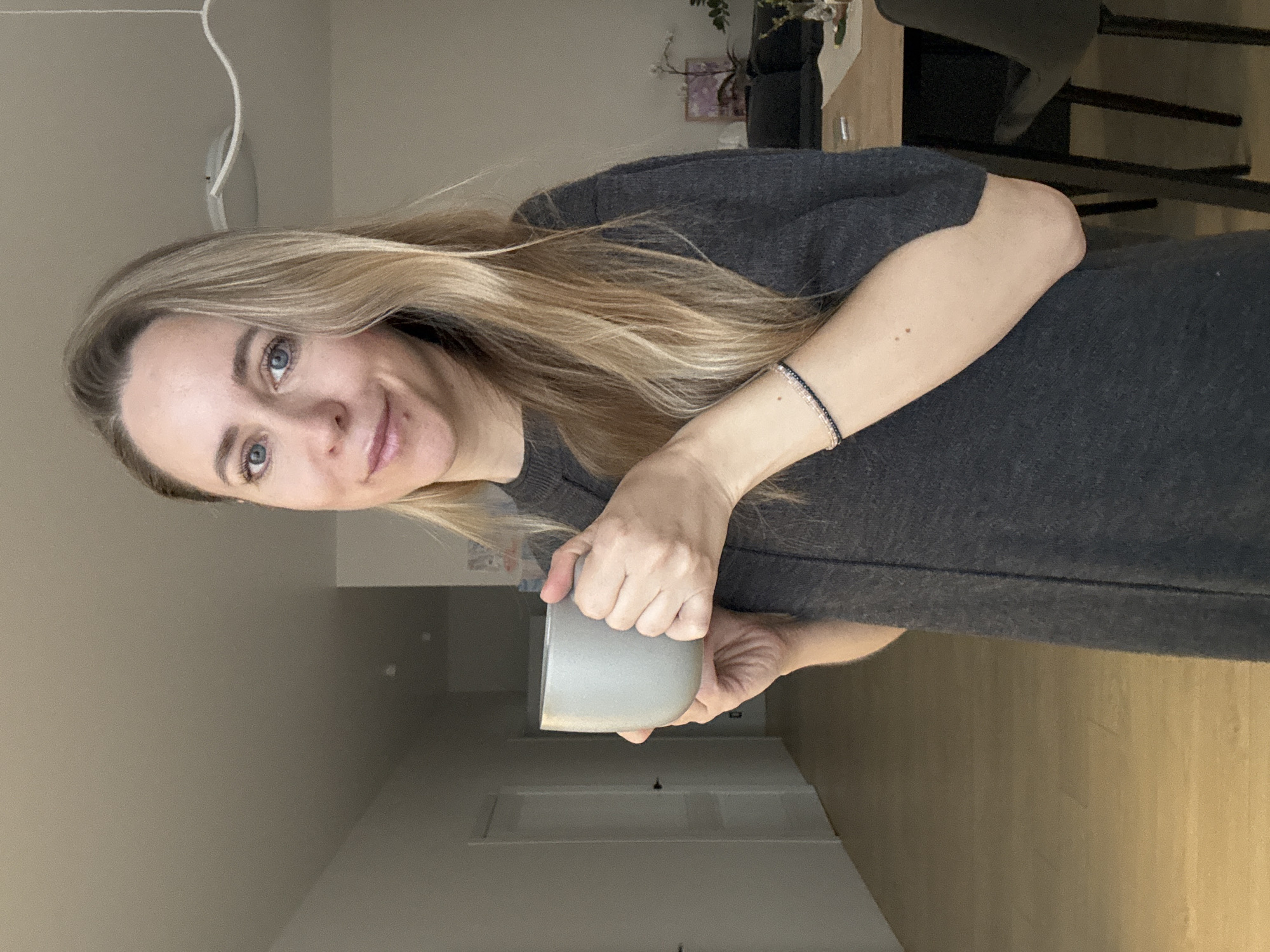 Woman documents morning moments through selfies in Chaikovsky home