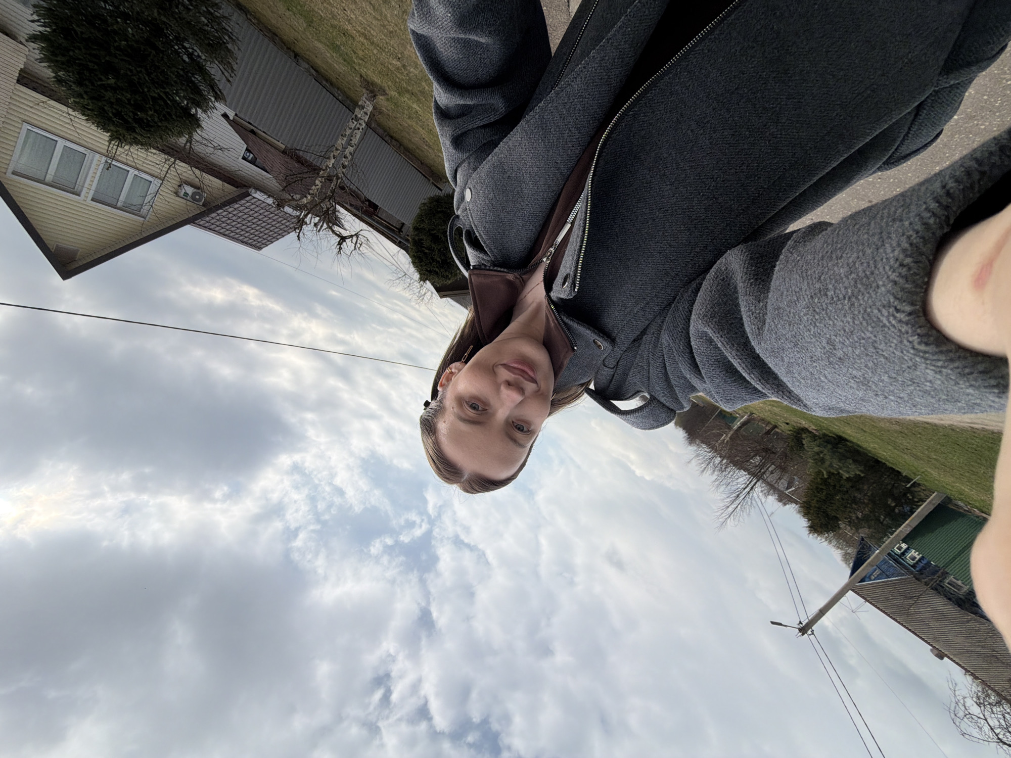 Woman strolls with baby, takes selfie in Reshetnikovo