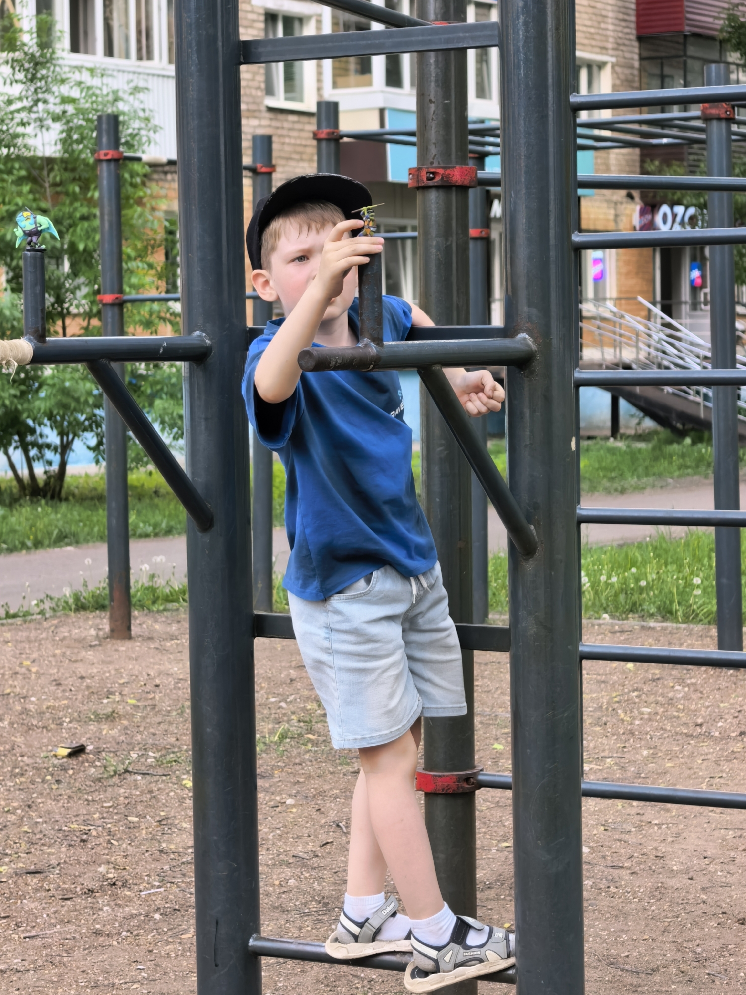Daily life moments captured across Sterlitamak, Russia over 20 minutes