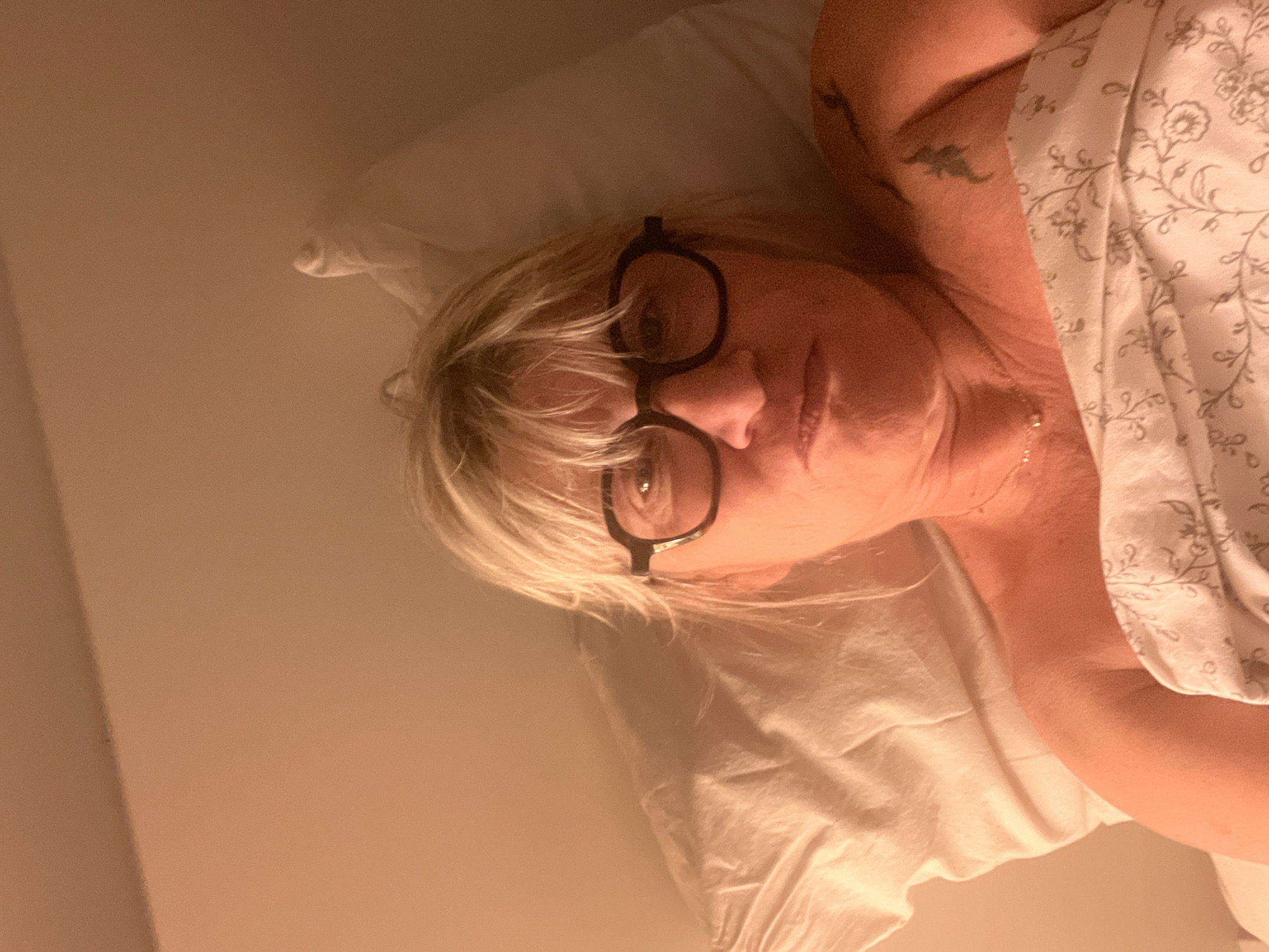 Resting in a floral-sheeted bed in Chambœuf