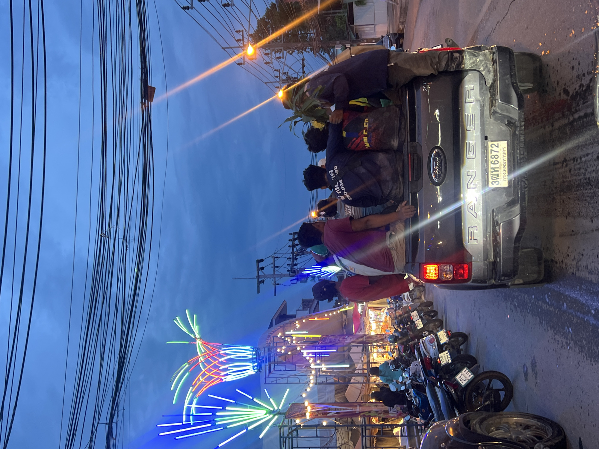 Urban life snapshots: motorcycles, cafes, flowers captured in 14-minute window