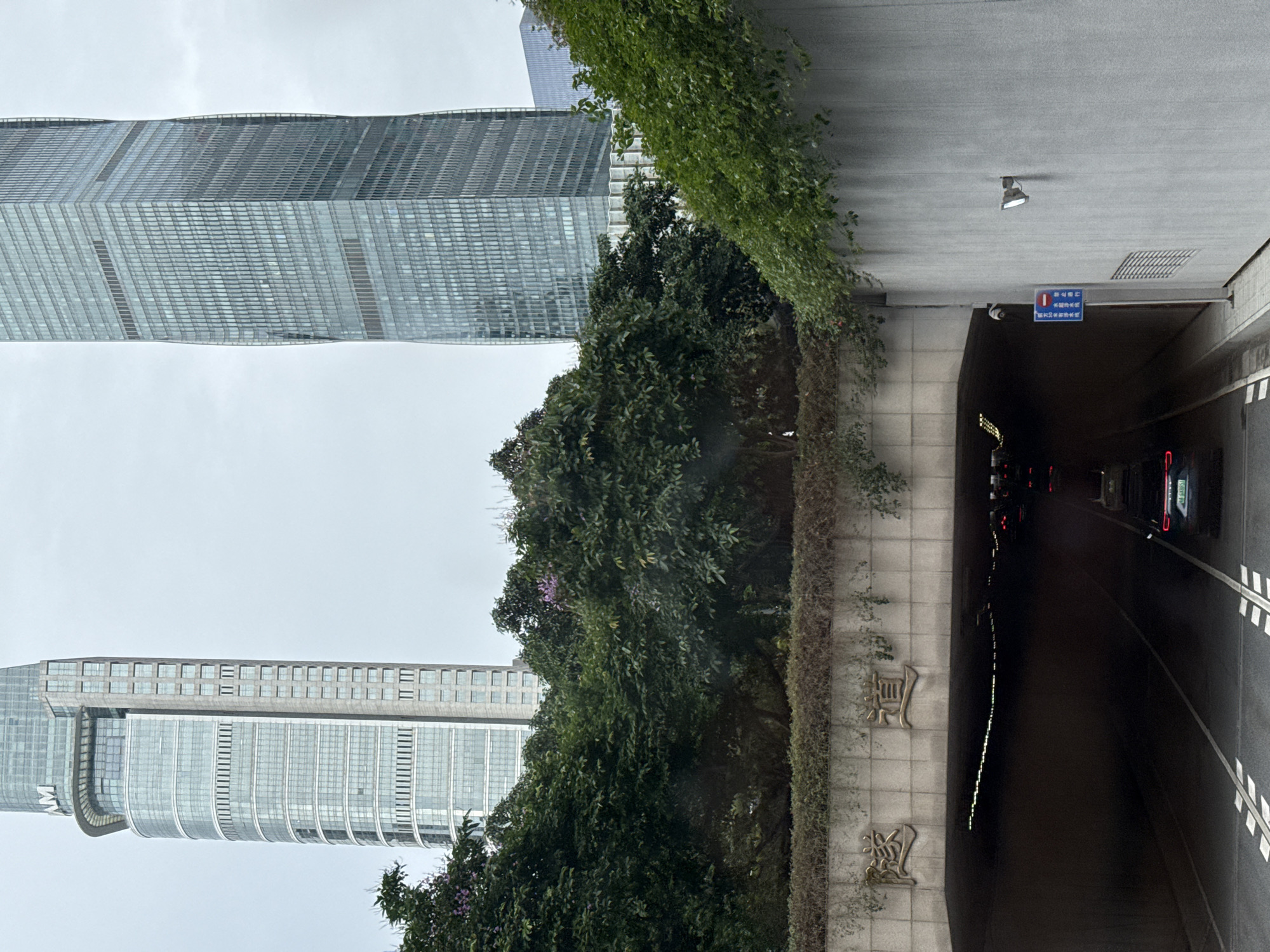 Morning street scenes captured across Tianhe District, Guangzhou