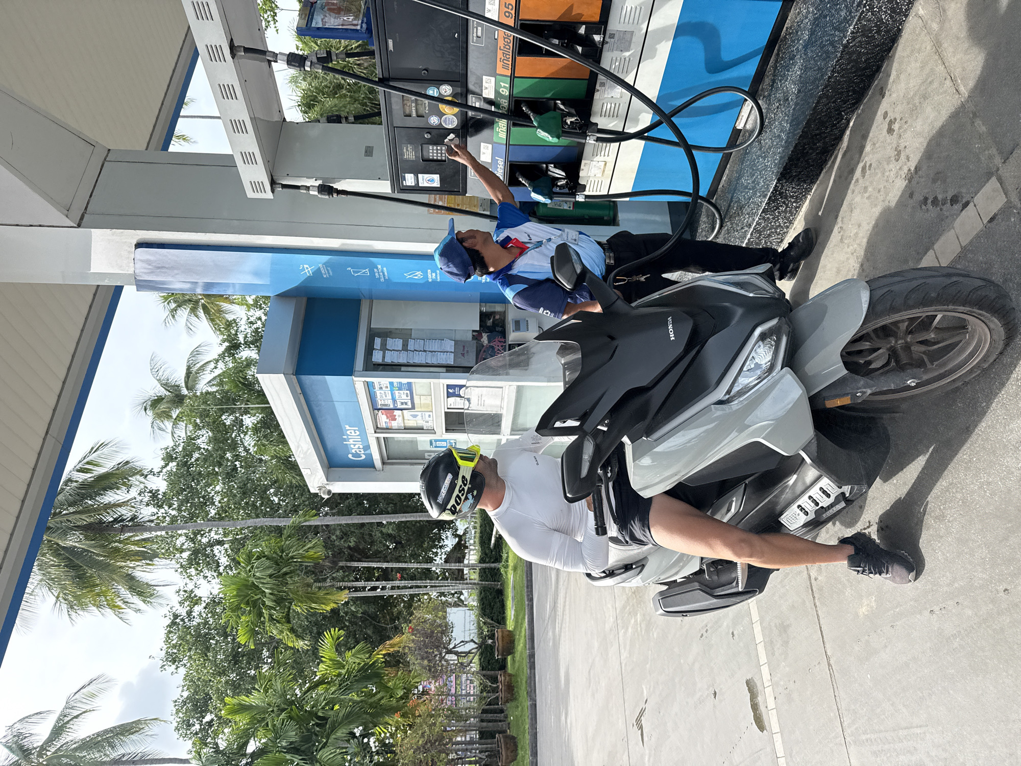 Everyday road and fuel stop activity across Ko Samui streets