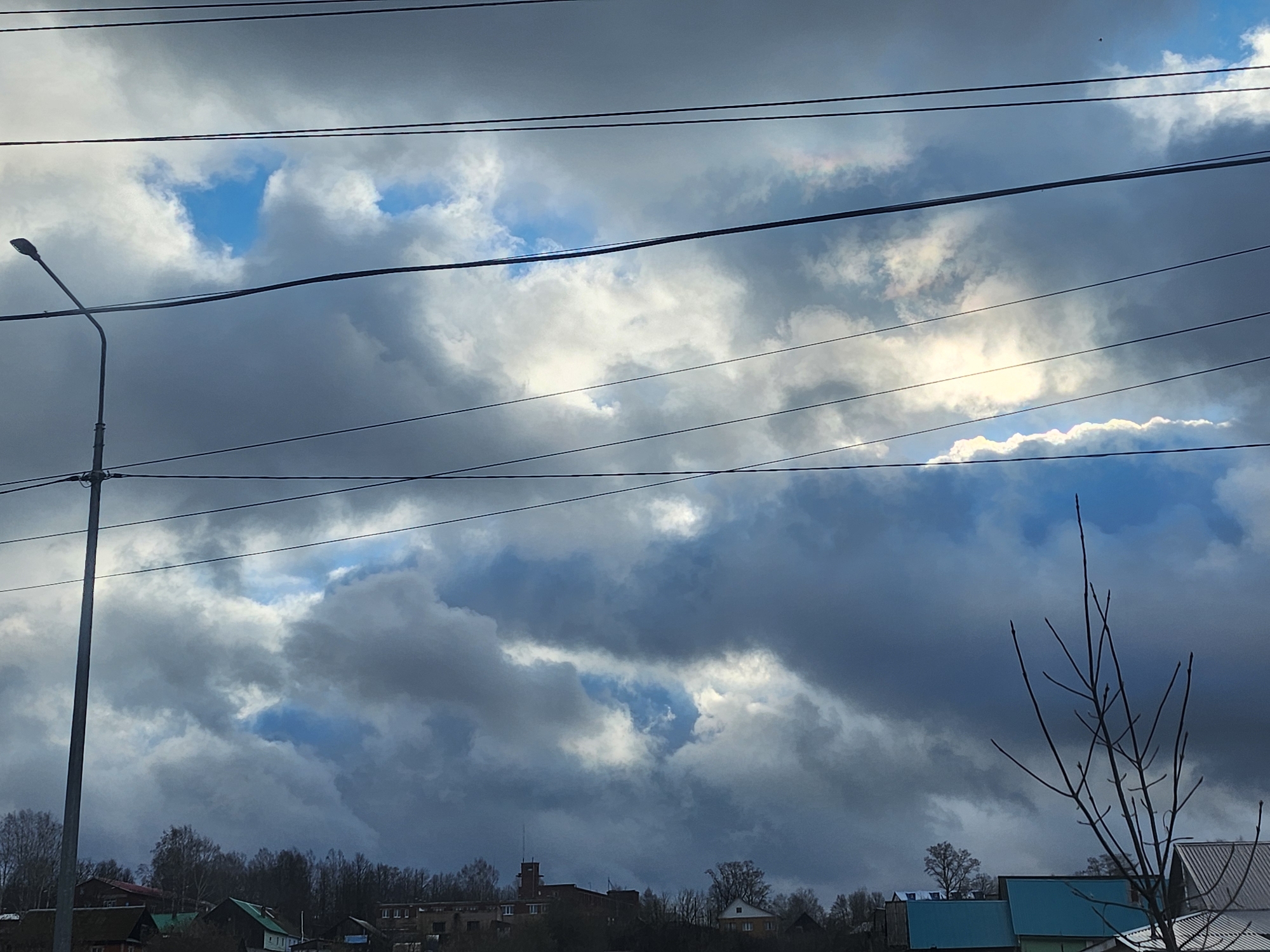 Dramatic skies documented over Russian village during morning hours