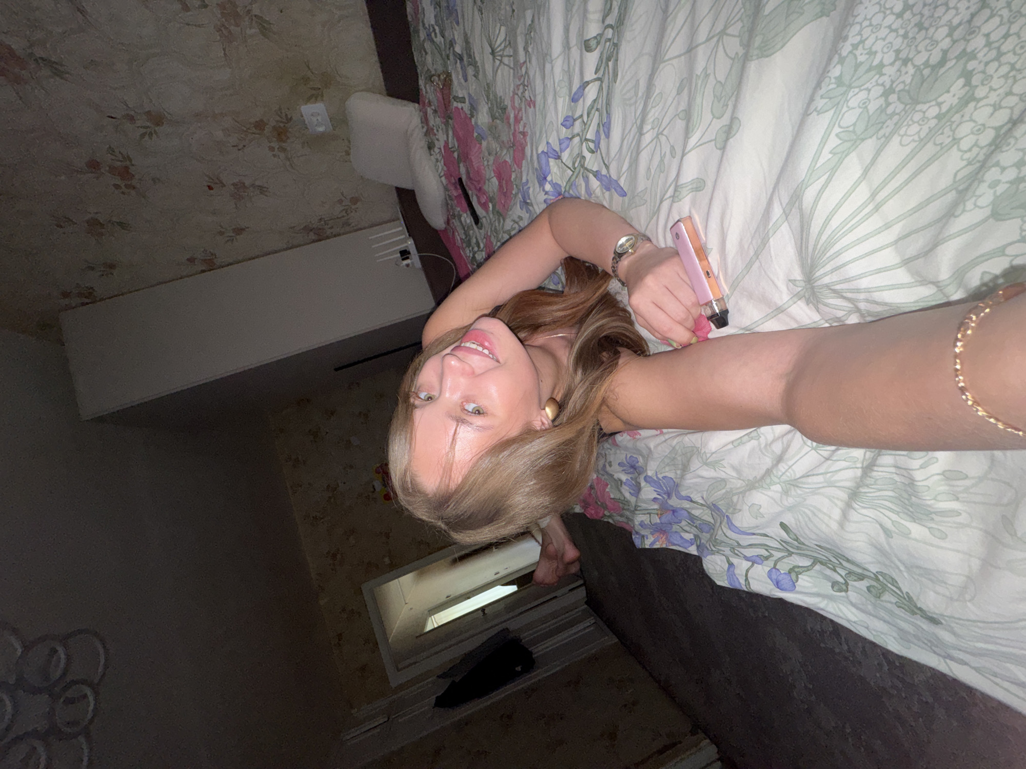 Woman takes bedroom selfies in Chaikovsky, Russia