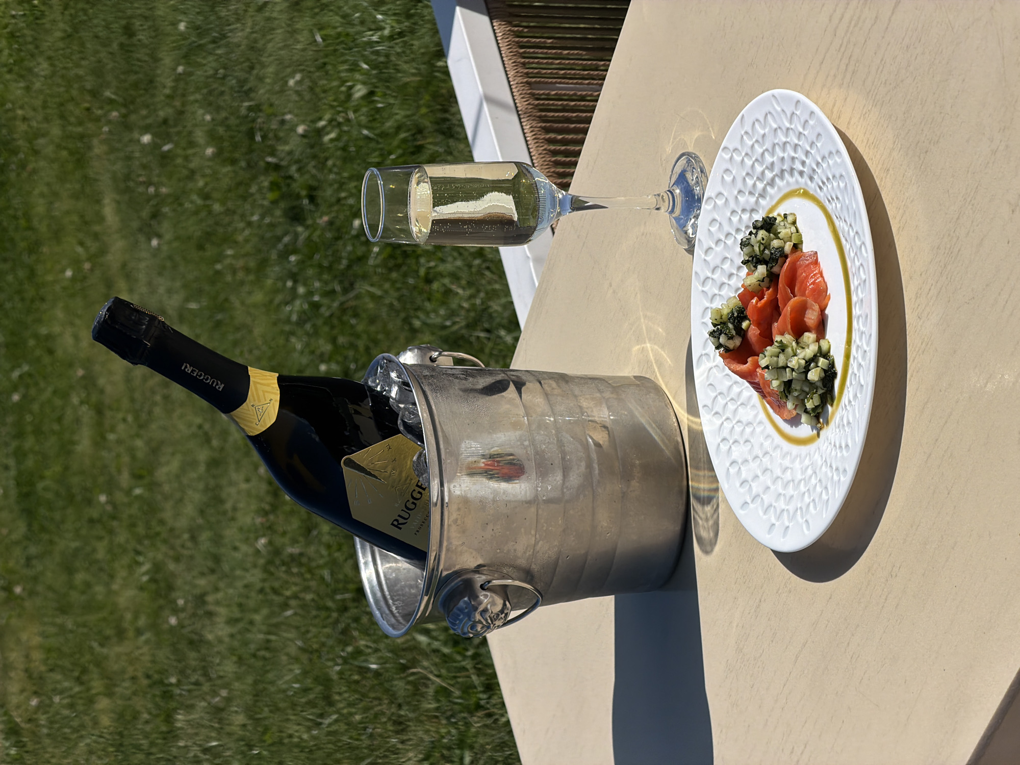 Prosecco, salmon, and green cocktails at a relaxed brunch table