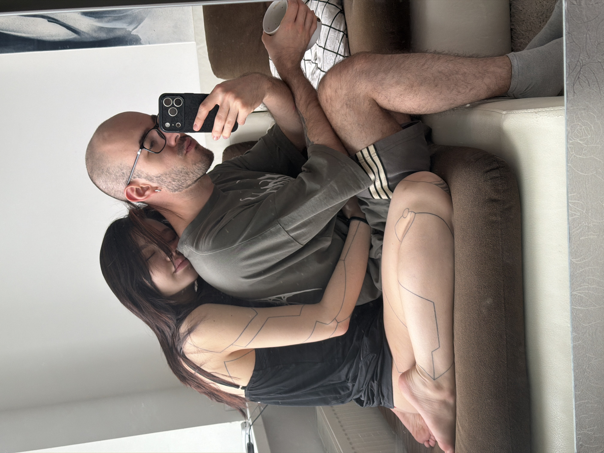 Couple spotted in mirror reflection in Khimki, Russia