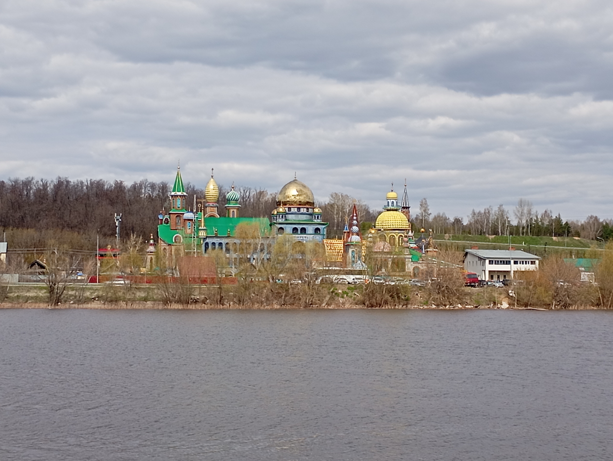 Kazan riverfront captured by witnesses over 10-minute span