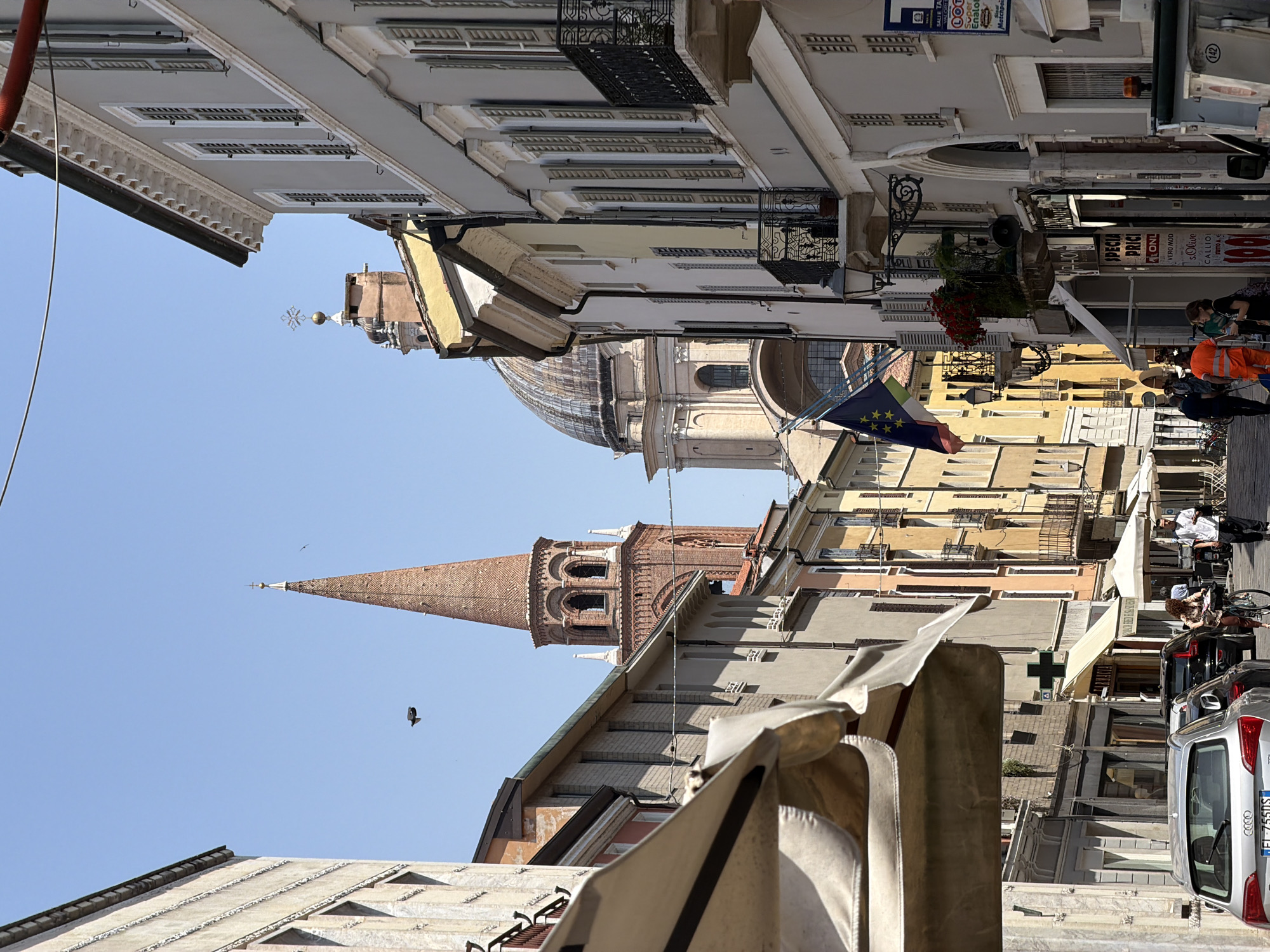 Walking tour captures historic Mantua architecture and canals