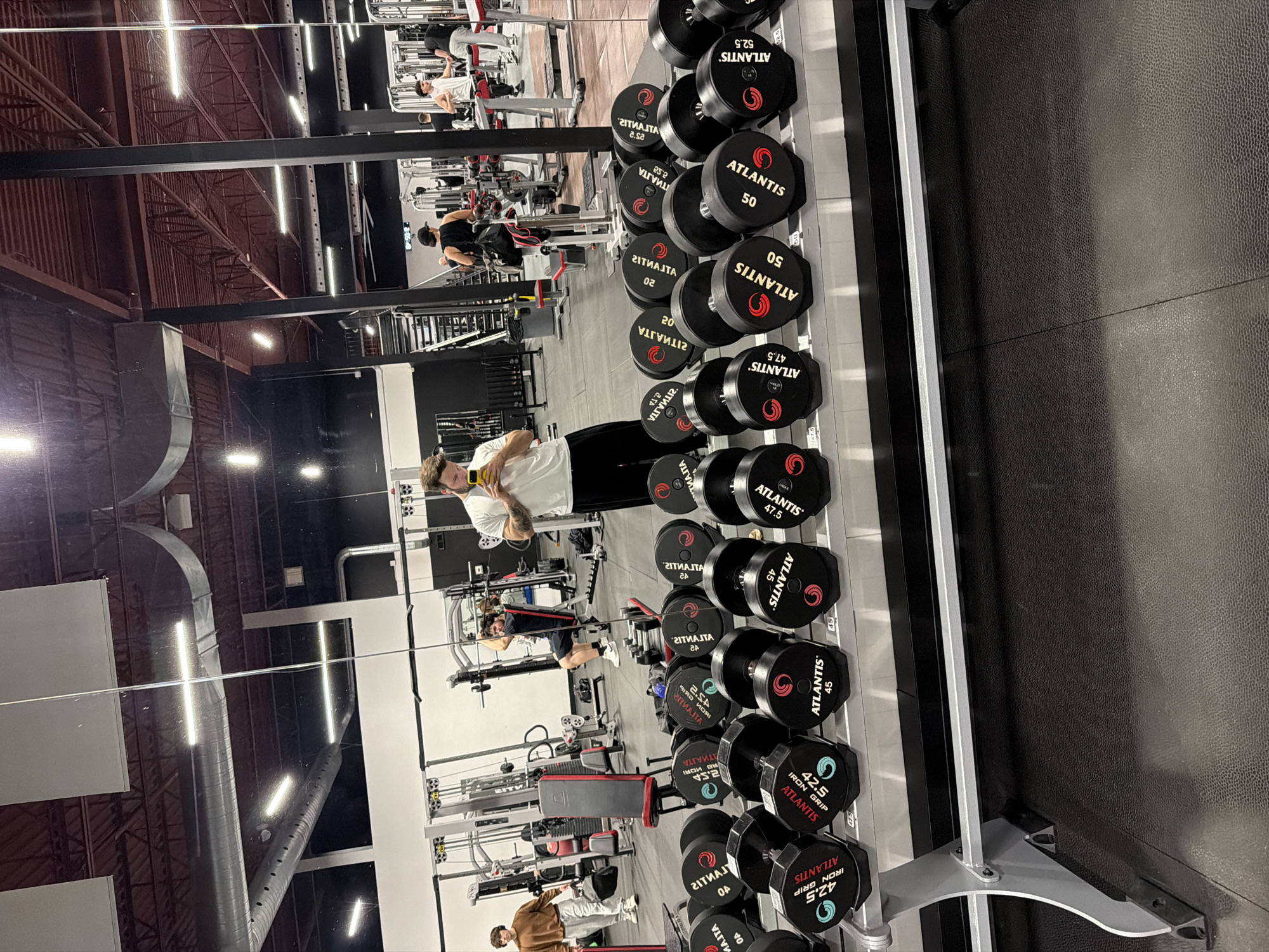 Late-night gym selfie captured in Laval fitness center